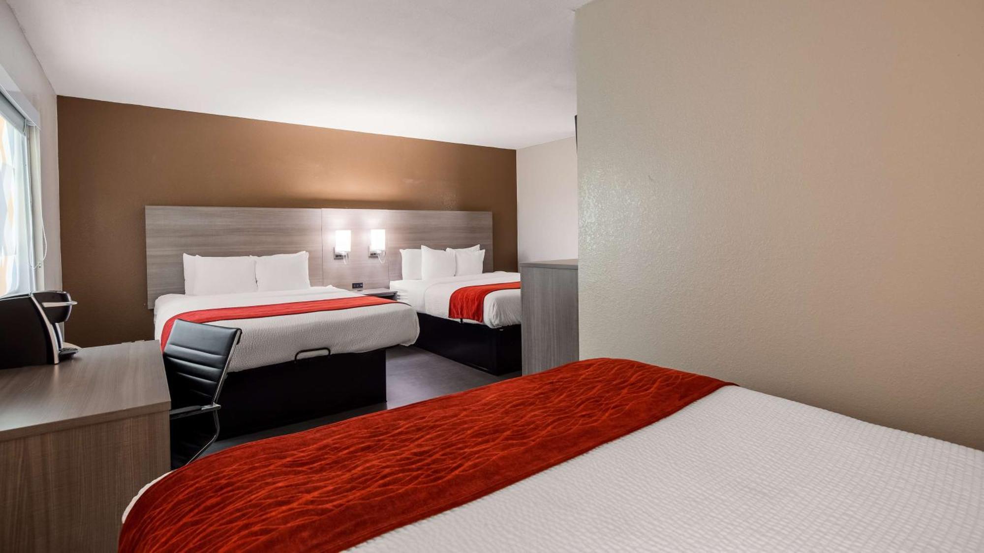 Queen Room Three Queen Beds Non-Smoking