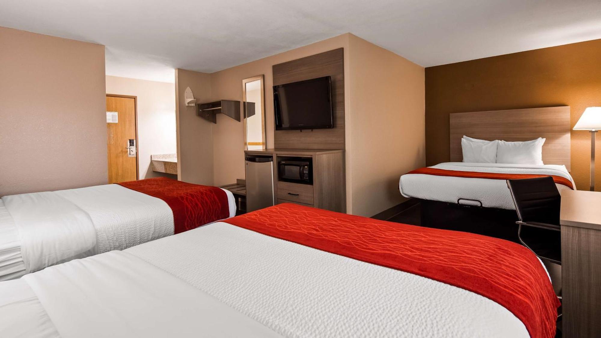 Queen Room Three Queen Beds Non-Smoking