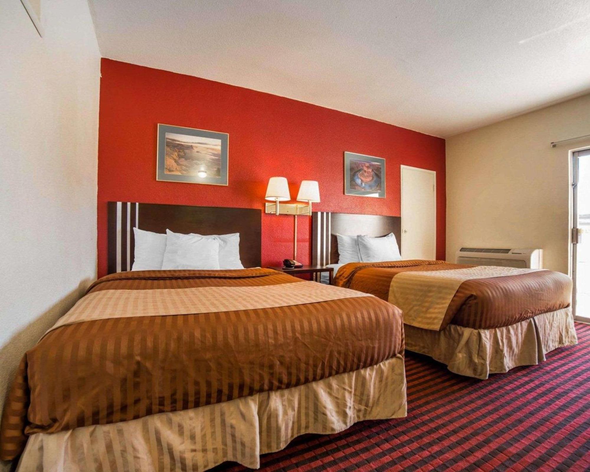 Queen Room Two Queen Beds No Pets Allowed