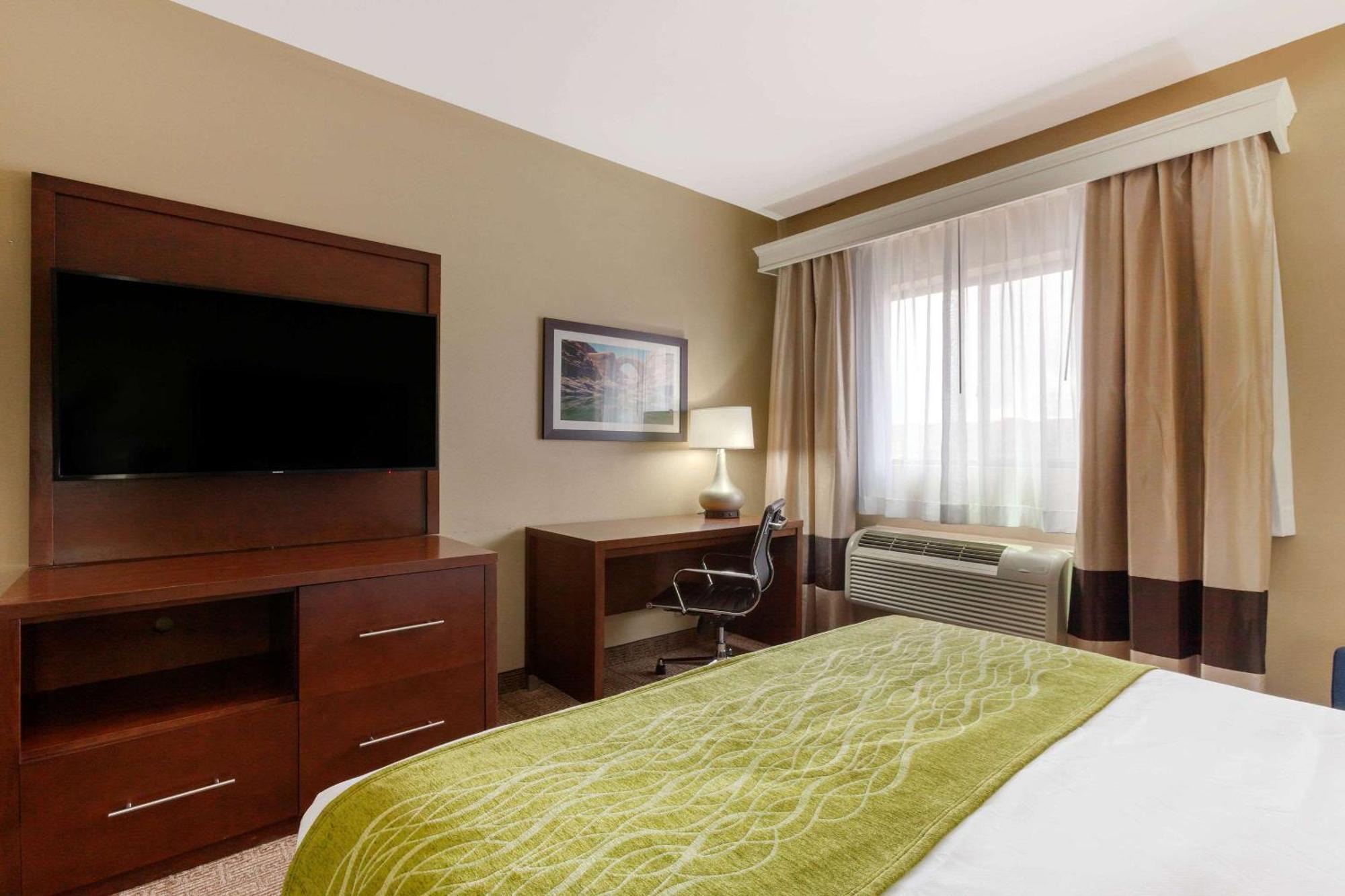 Queen Room Two Queen Beds Non-Smoking