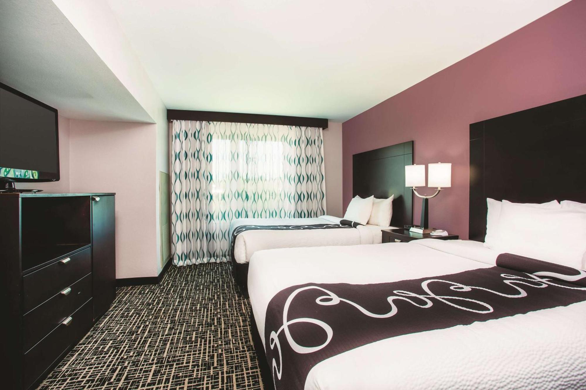 Suite Two Queen Beds Non-Smoking