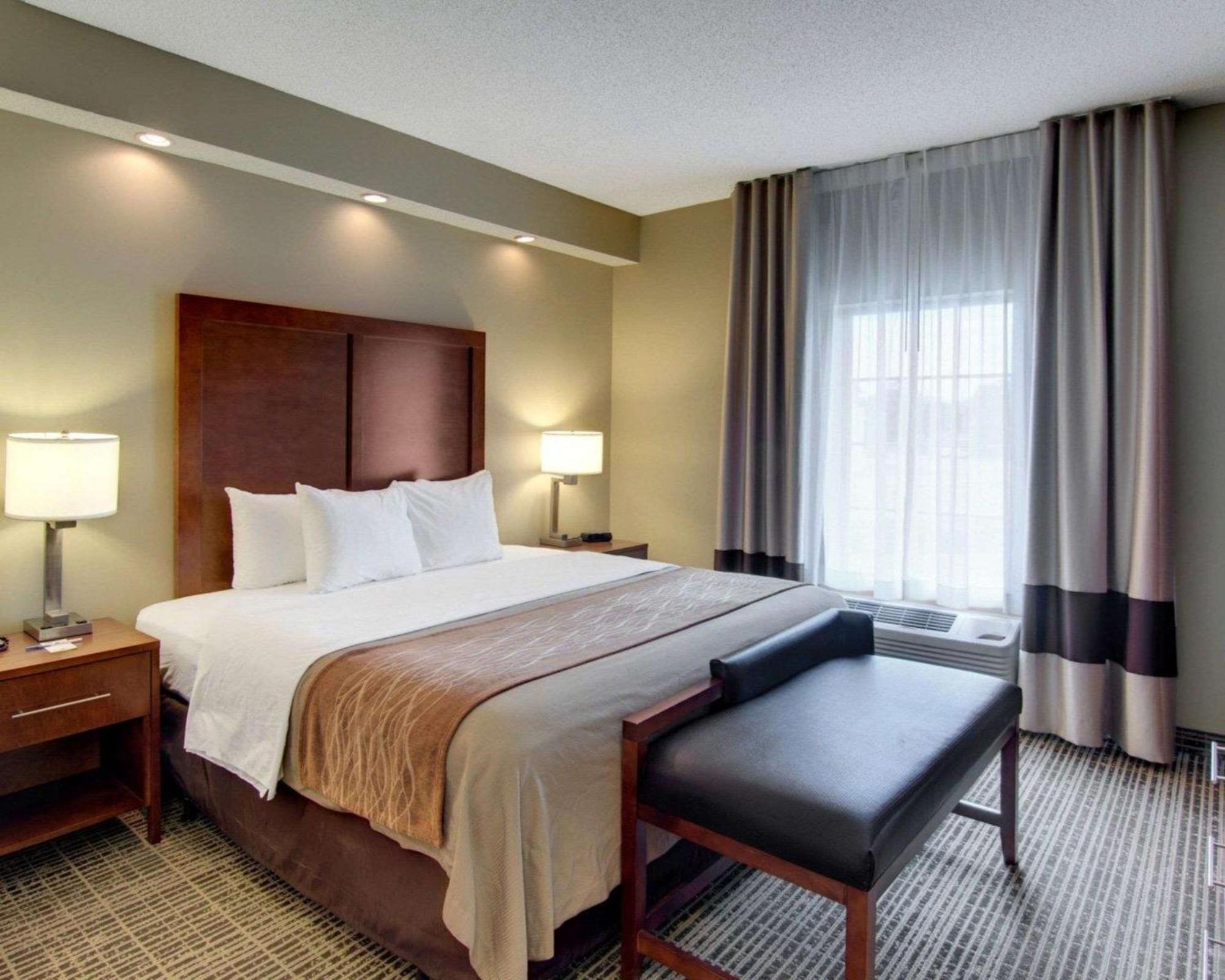 King Suite - Accessible/Non-Smoking