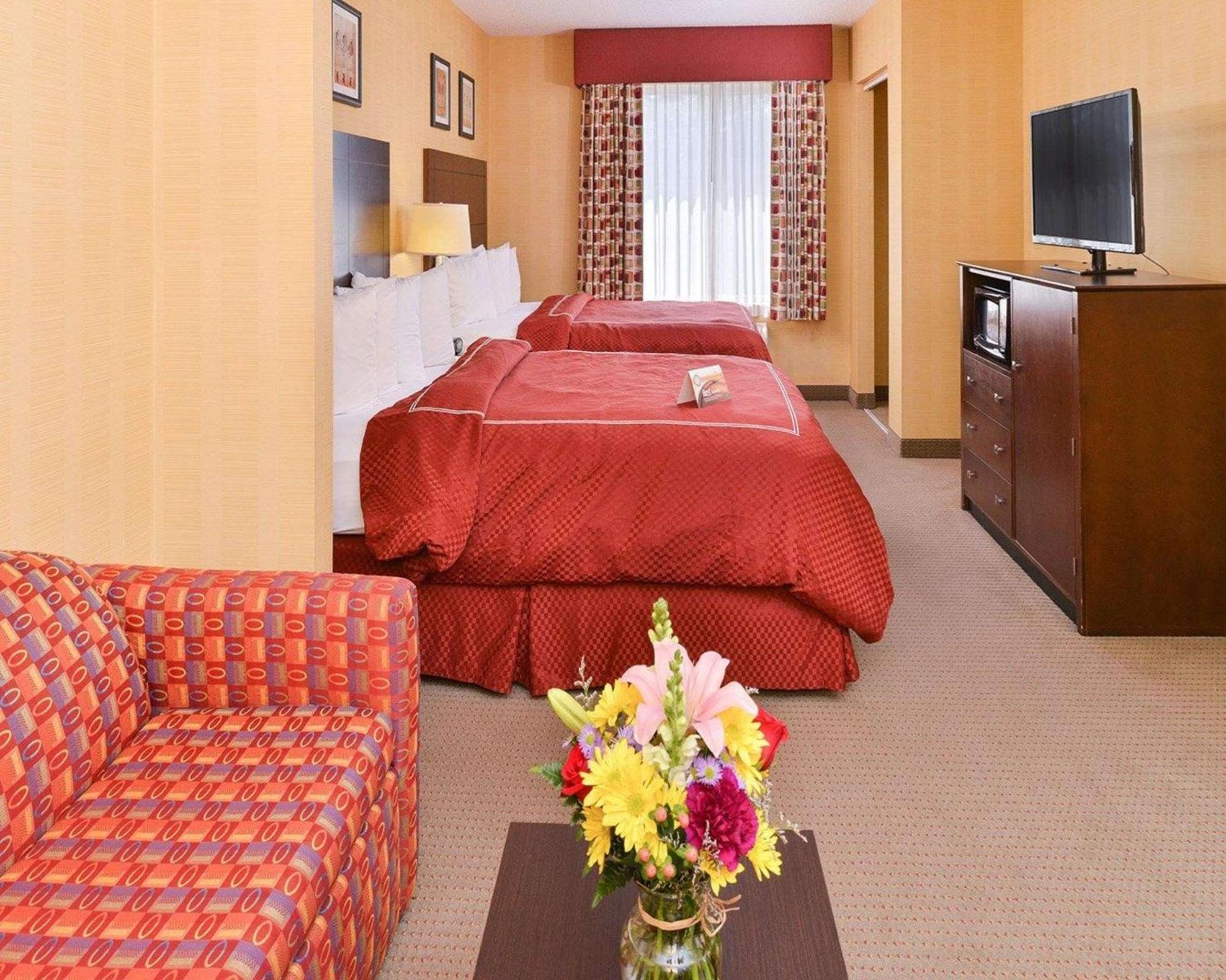 Queen Suite Two Queen Beds Sofa Bed Non-Smoking