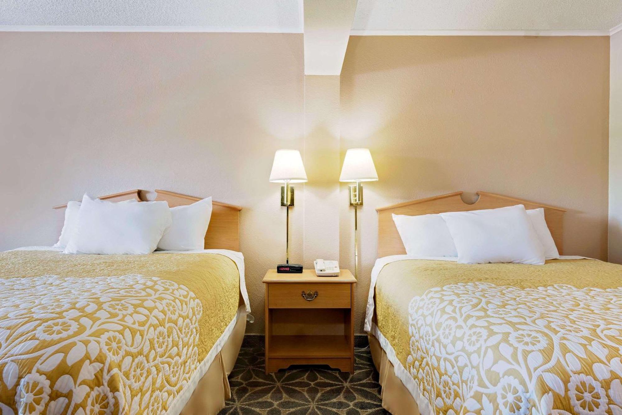 Queen Room Two Queen Beds Non-Smoking