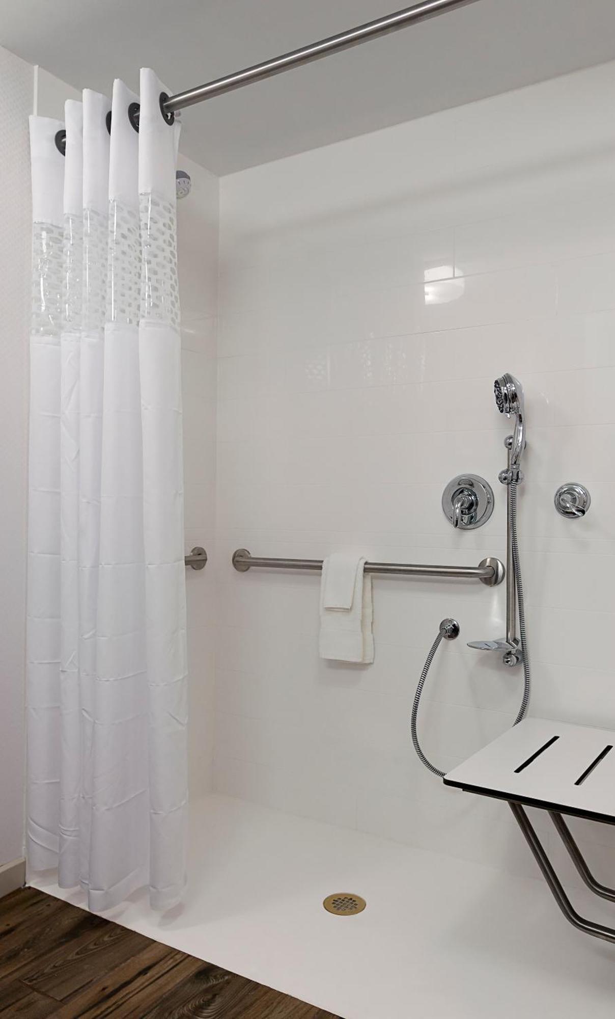 King Room Roll Shower Mobility Access or Non-Smoking,1450865011:JPEG