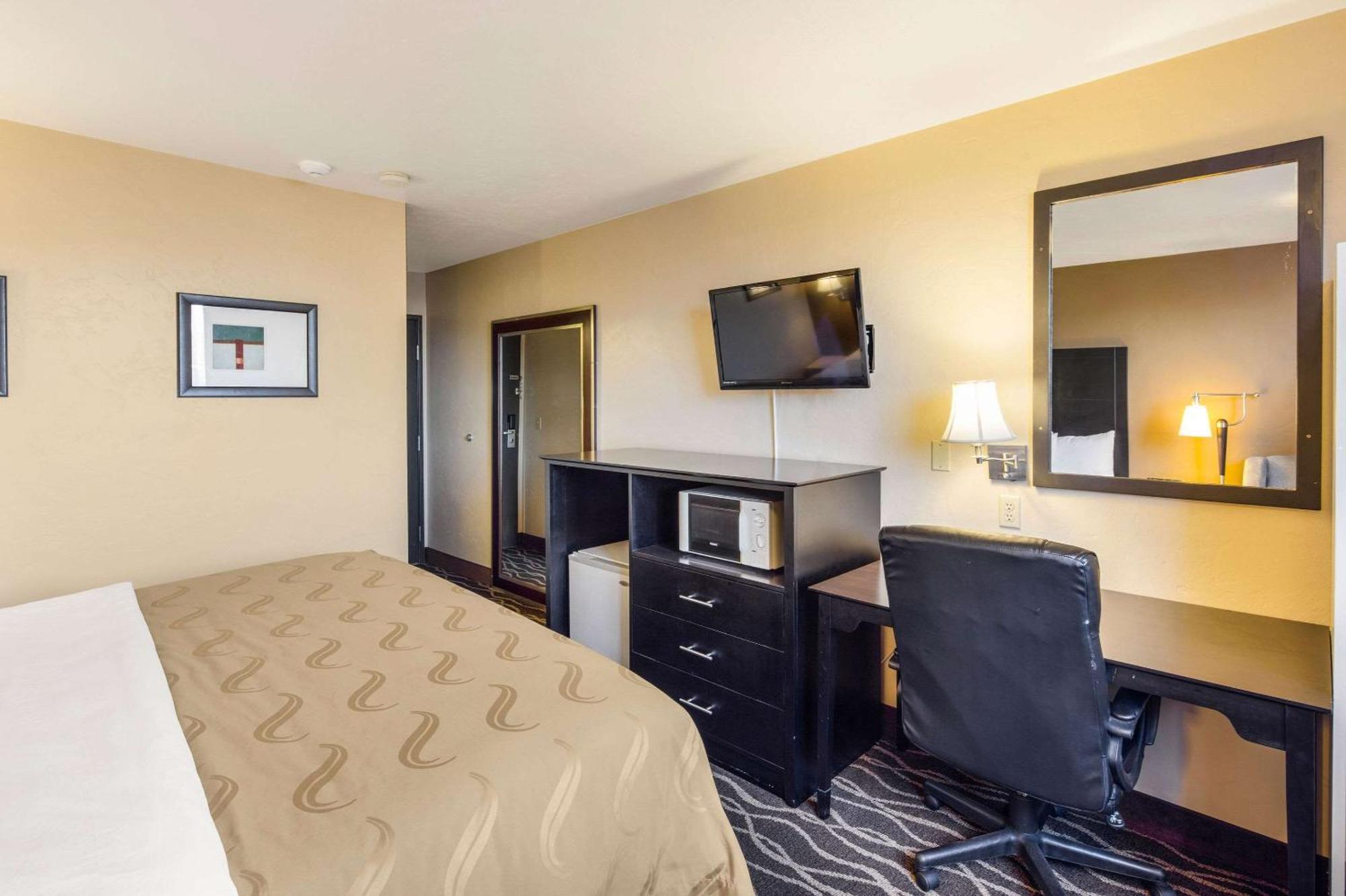 Queen Room - Accessible/Nonsmoking