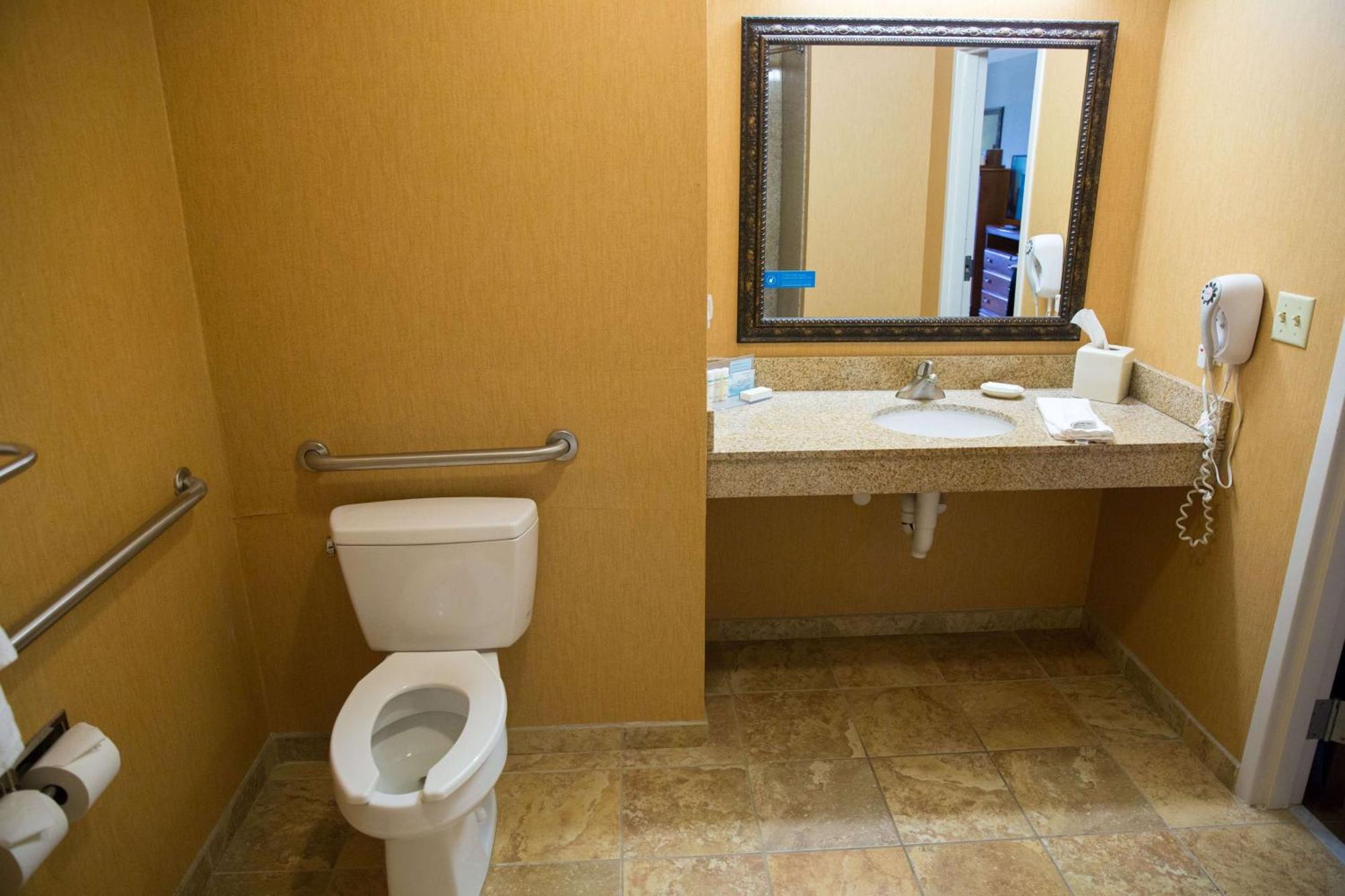 Queen Room with Two Queen Beds - Mobility and Hearing Access/Non-Smoking