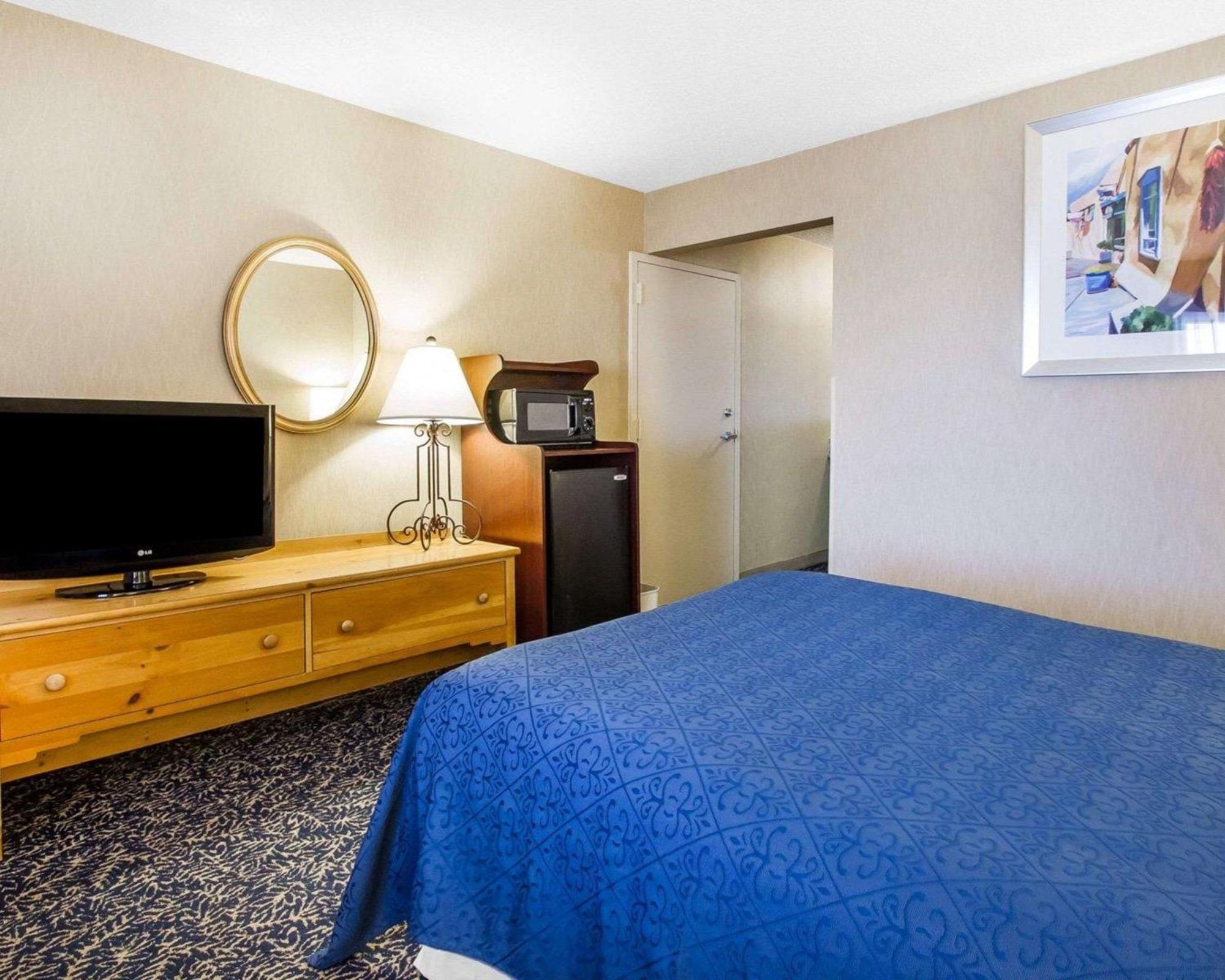 Double Room Accessible or Smoking
