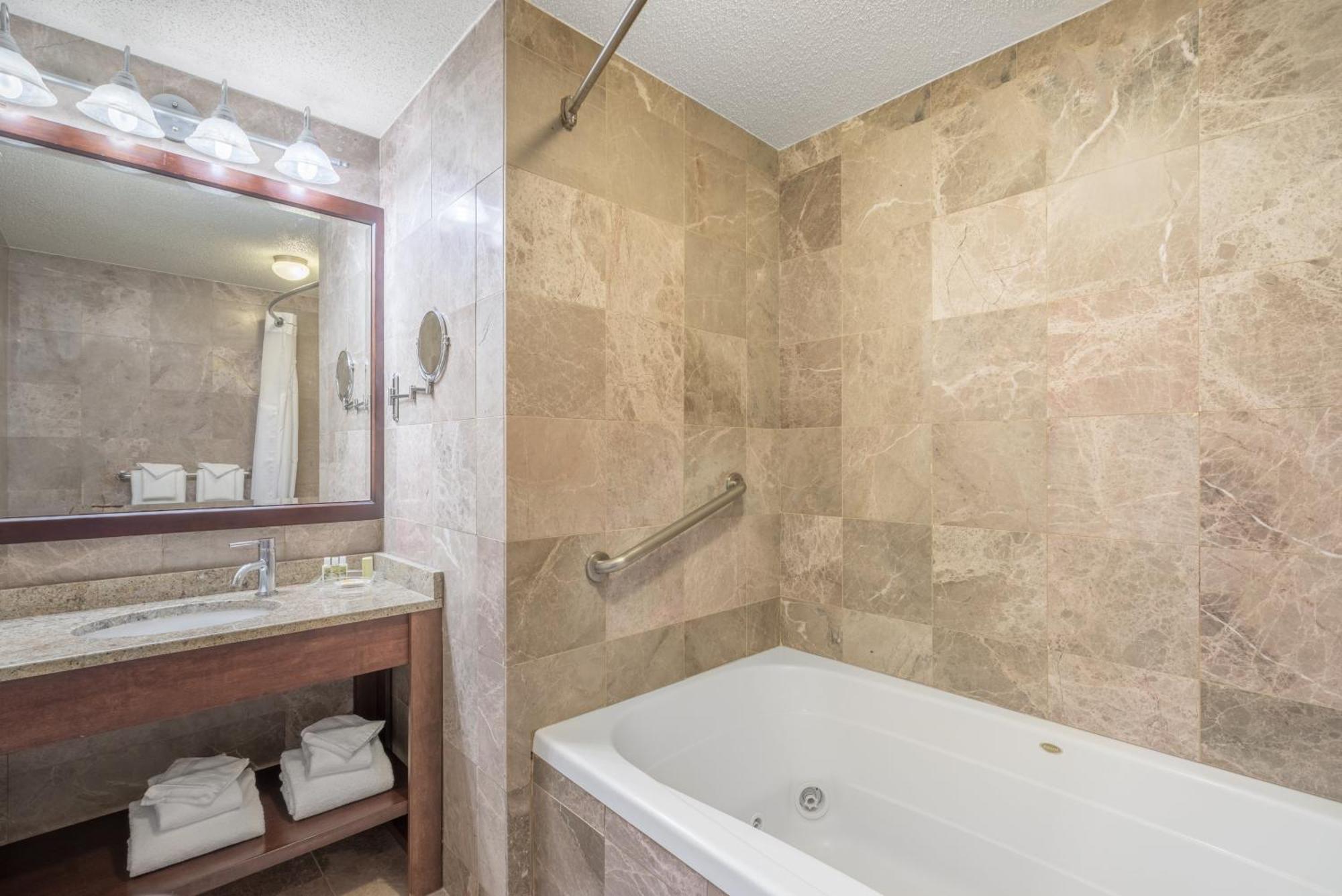 King Room with Jetted Tub,1281954331:JPEG