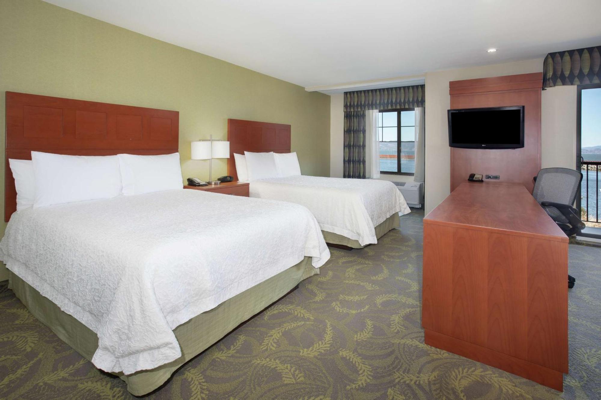Deluxe Queen Studio Riverview Balcony
