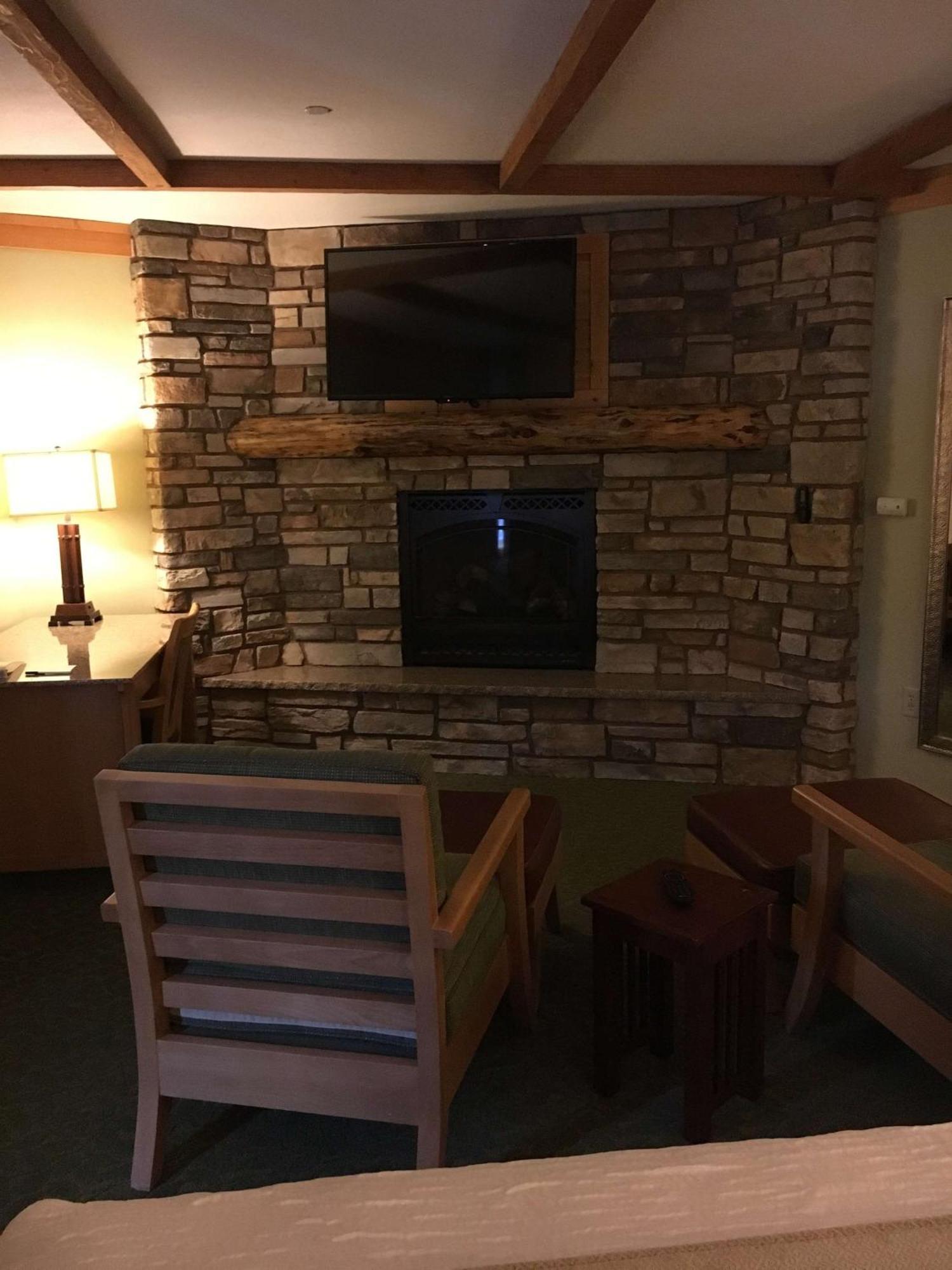 Large King Room Fireplace