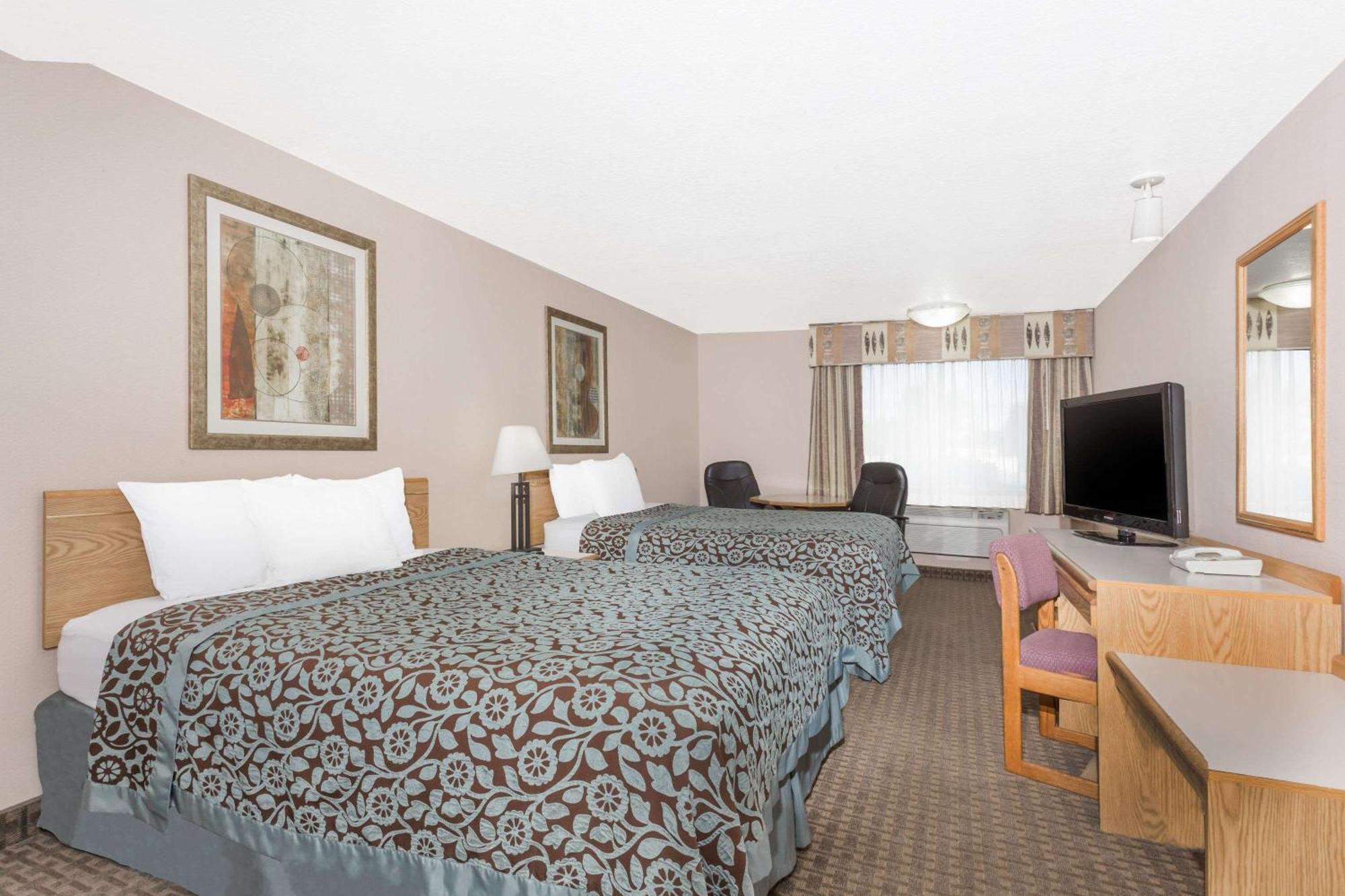 Queen Room Two Queen Beds Non-Smoking