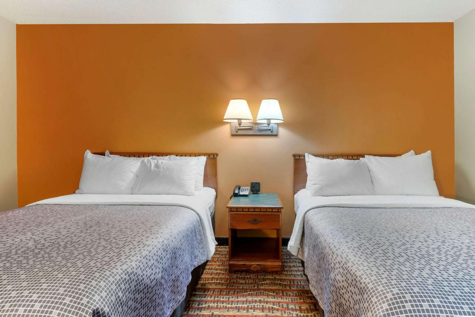 Quadruple Room with Two Double Beds and Lake View - Non-Smoking