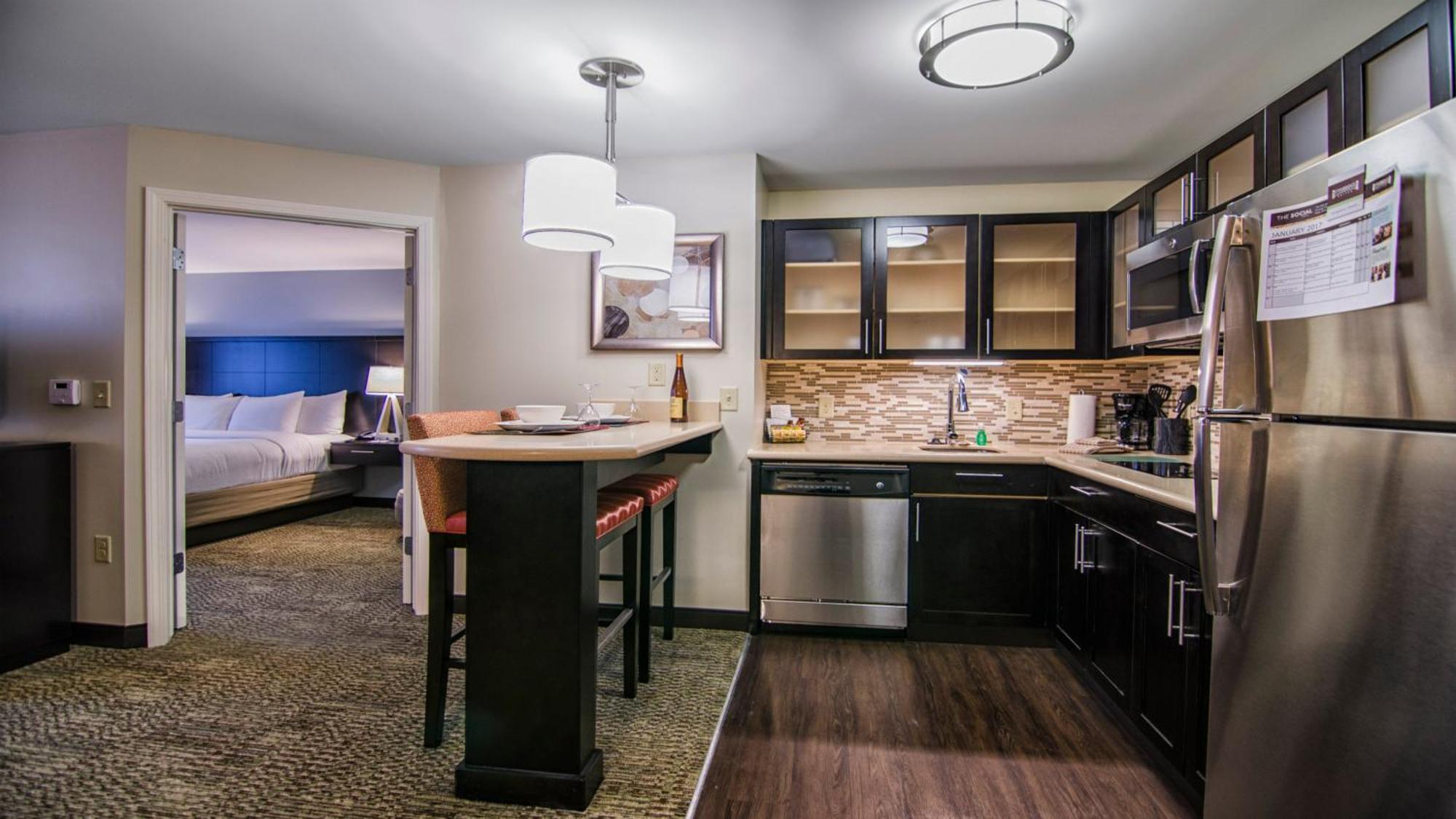 One-Bedroom King Suite - Non-Smoking
