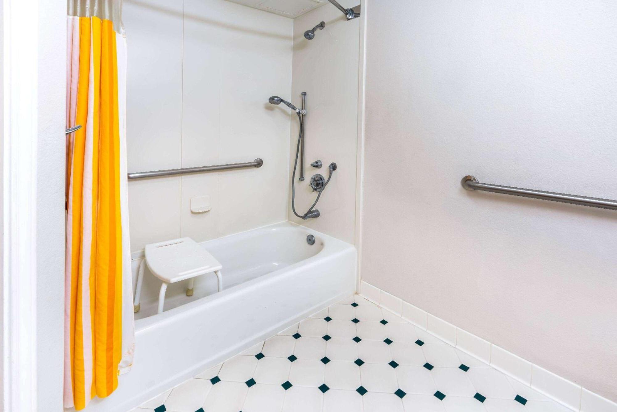 Double Room Bathtub Grab Bars Mobility Accessible or Non-Smoking,1282053127:JPEG