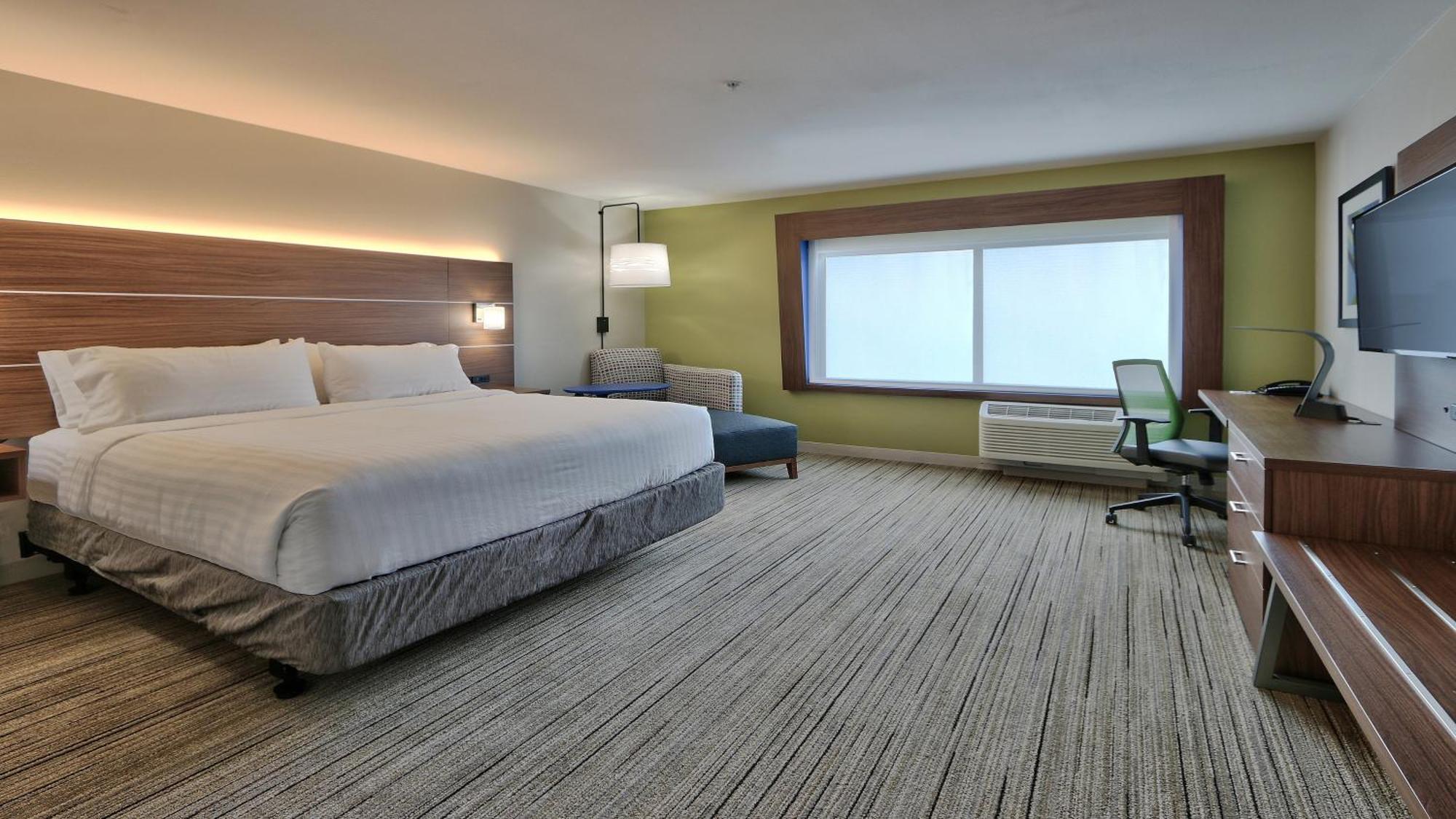 Standard King Room