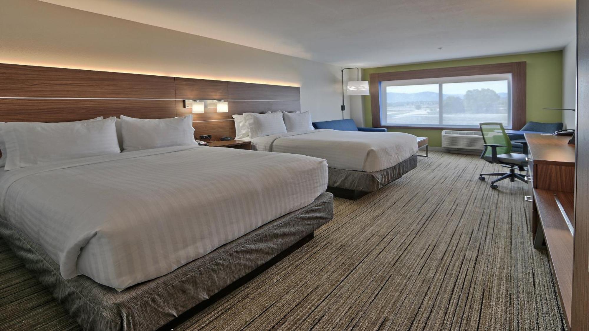 Standard Queen Room Two Queen Beds