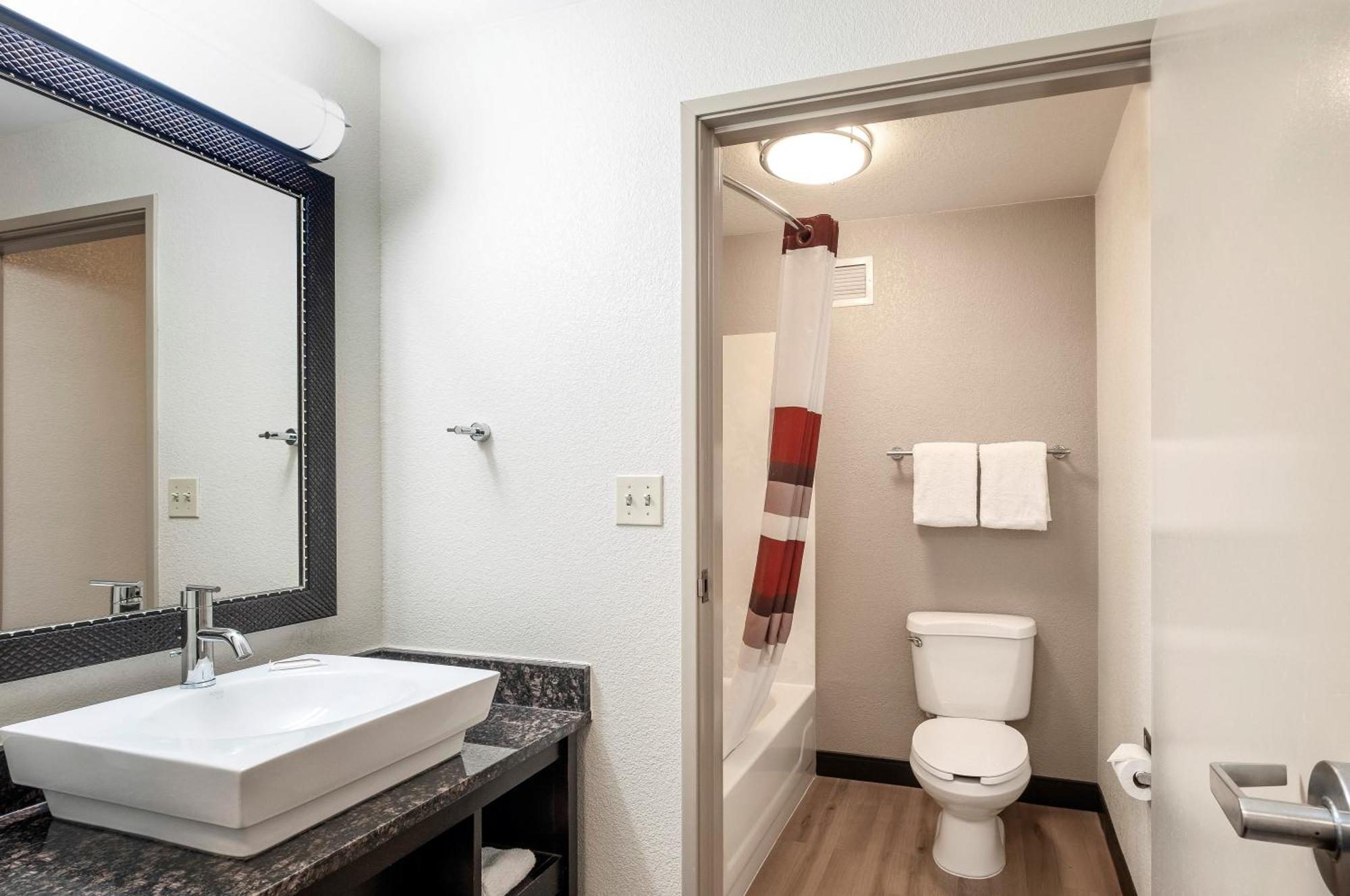 Deluxe Room Two Double Beds Smoke