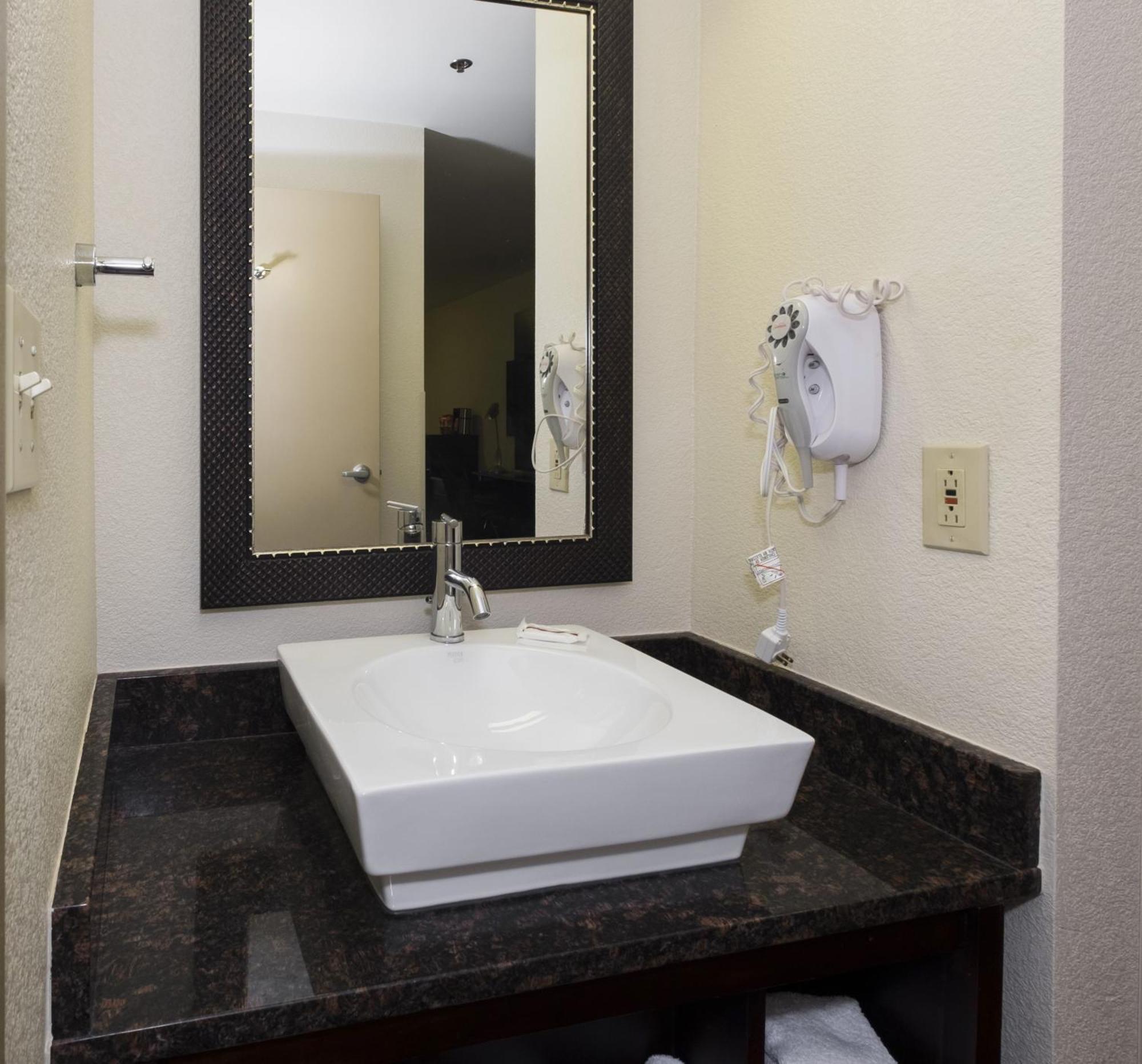 Deluxe Room Two Double Beds Smoke