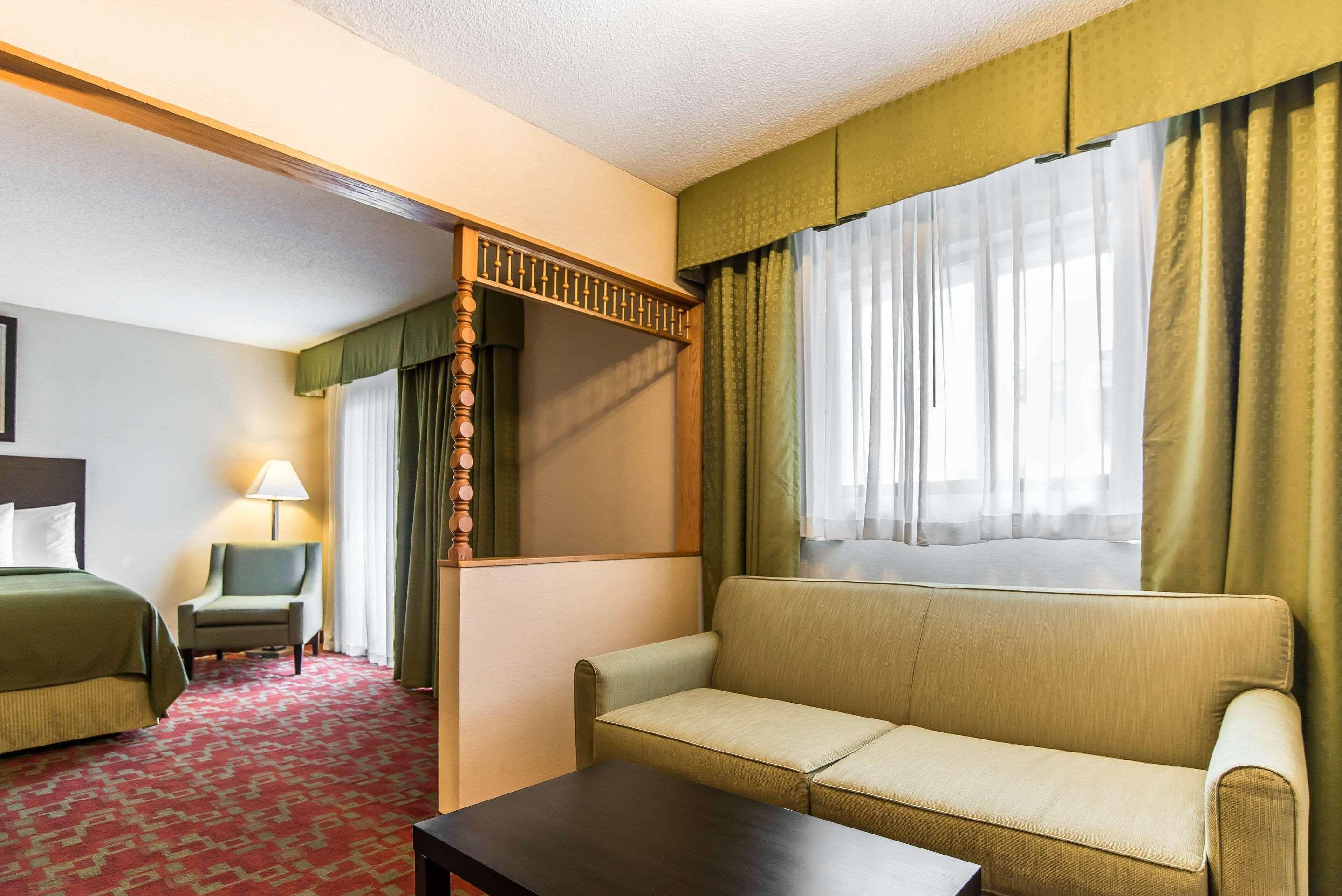 Queen Room Two Queen Beds Sofa Bed Non-Smoking