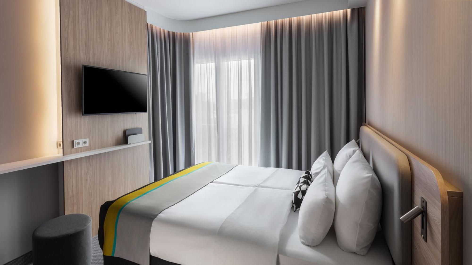 Standard Room,1282349851:JPEG