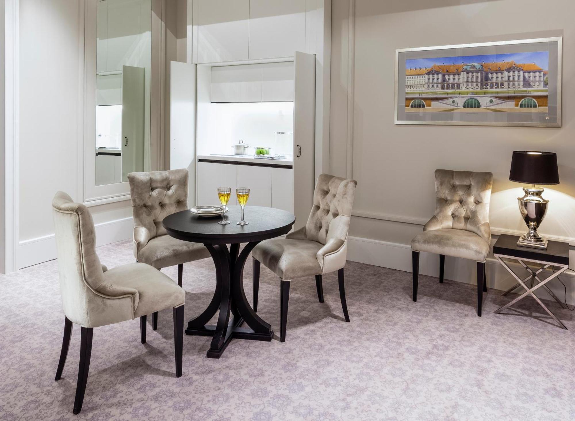 Deluxe Apartment