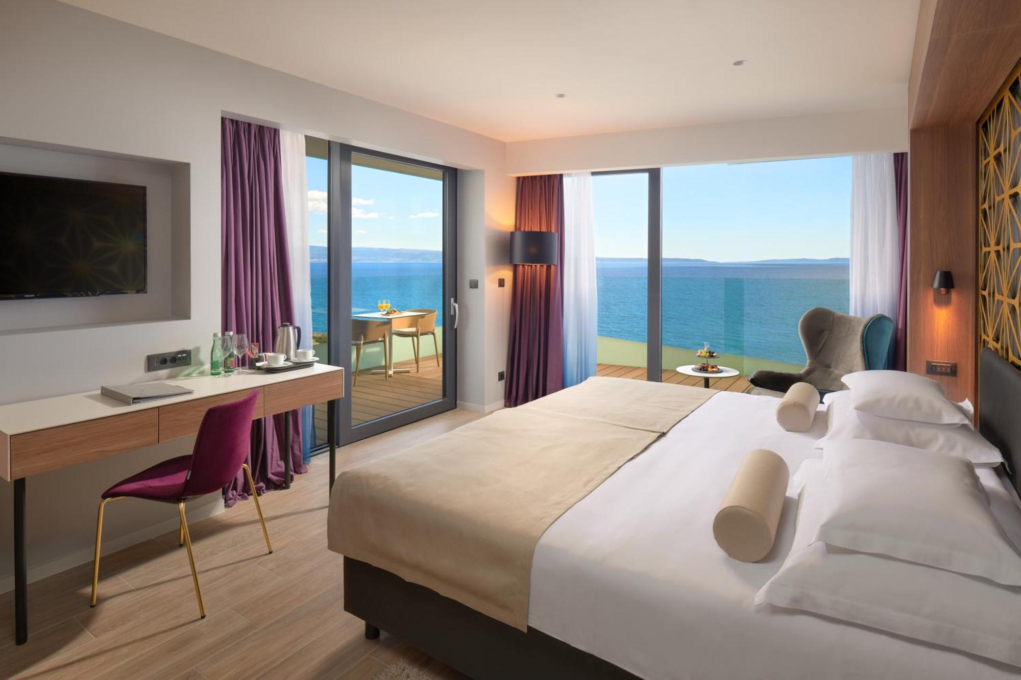 Deluxe Double or Twin Room Sea View