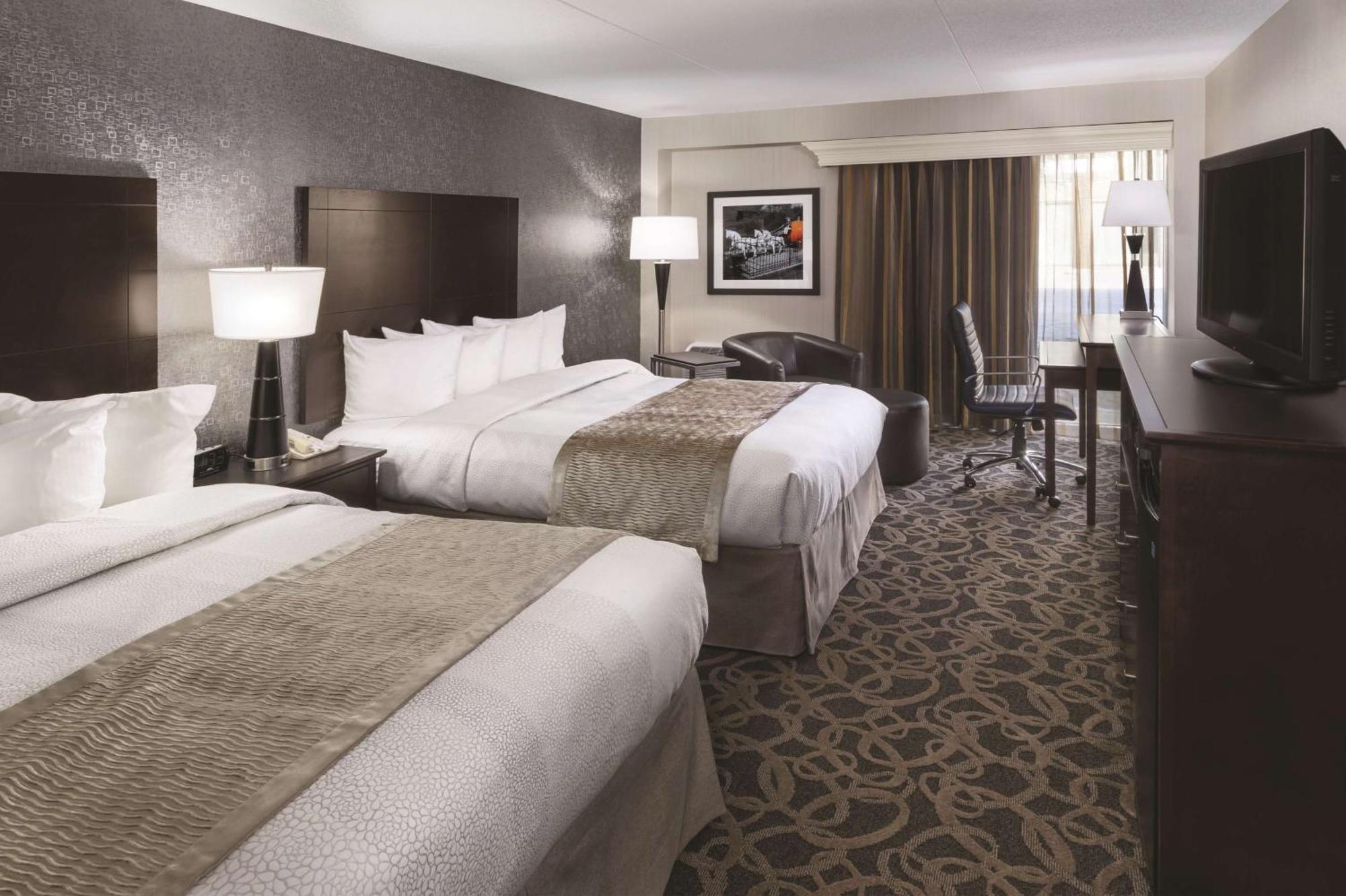 Queen Room with Two Queen Beds - Poolside
