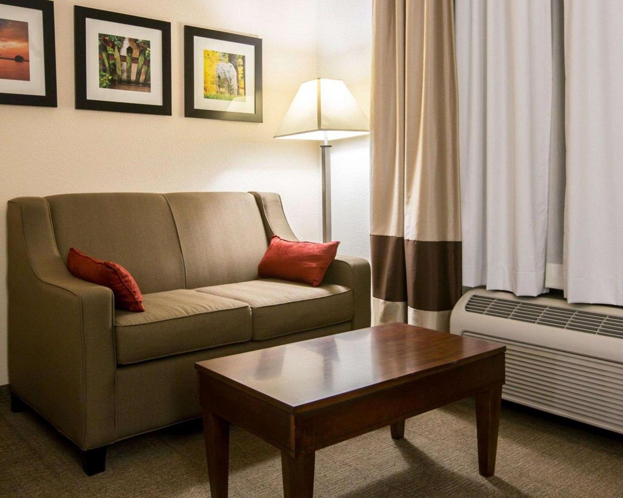 Double Suite Two Double Beds Non-Smoking