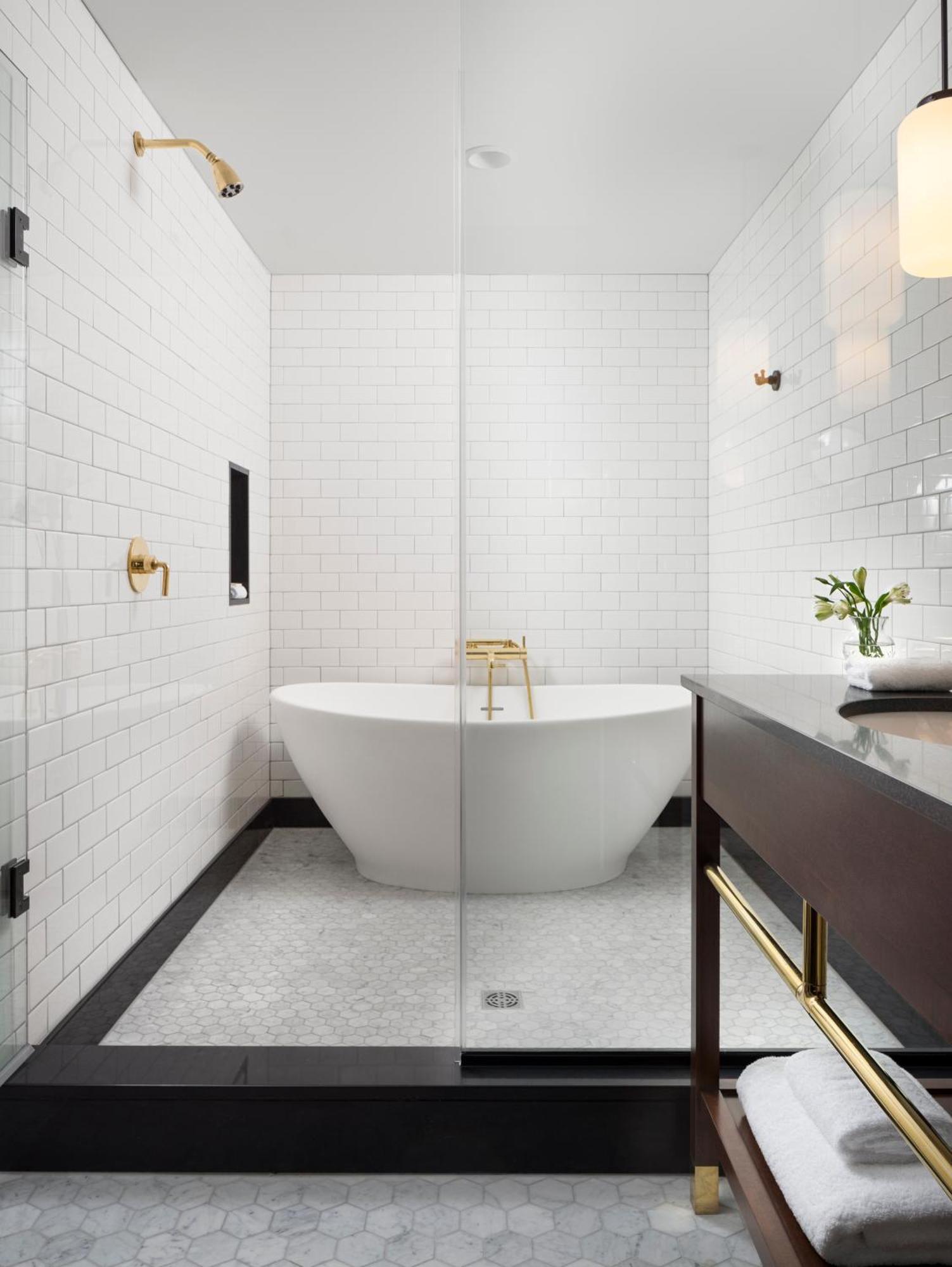 Premium King Room Tub Walk Shower