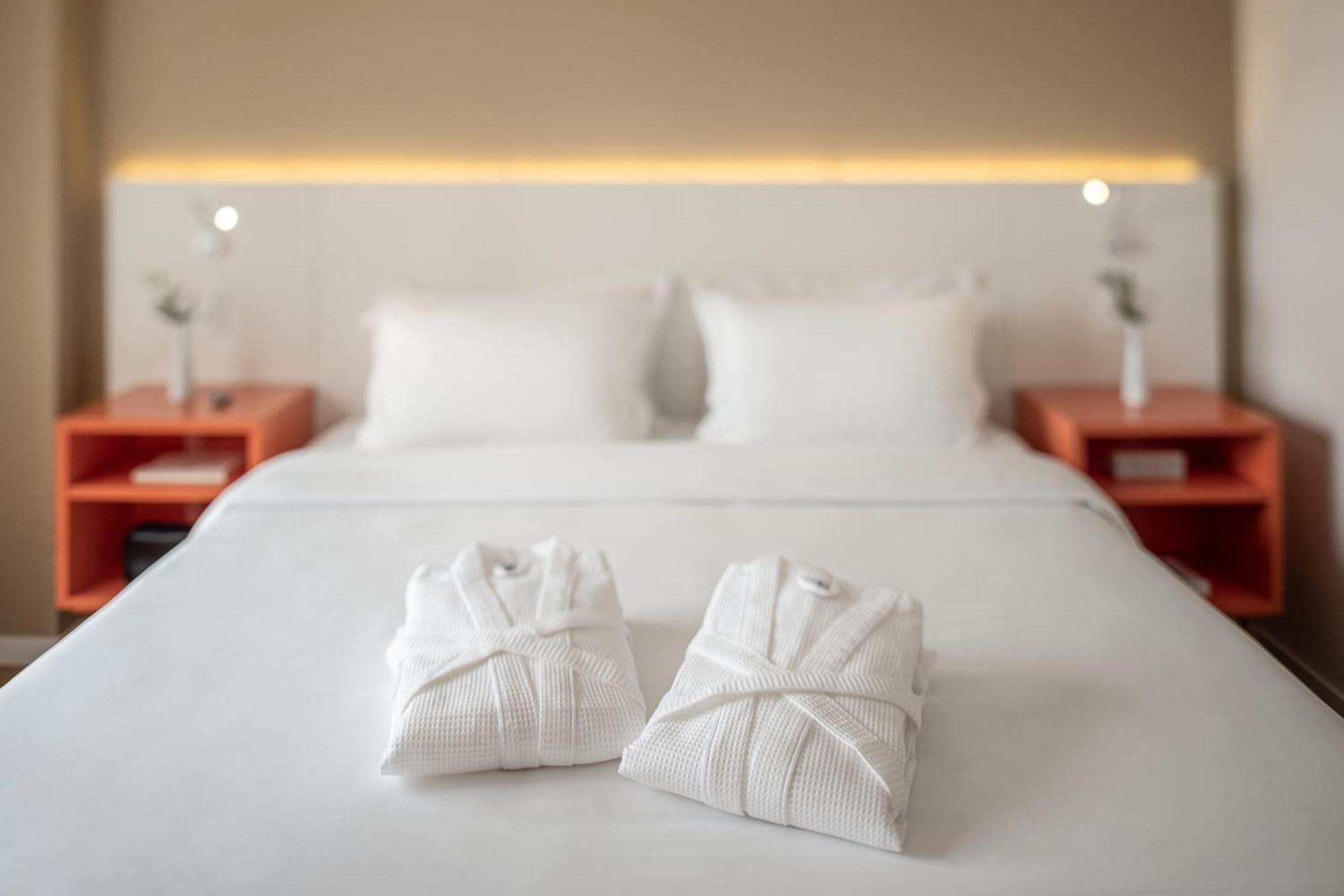 Premium Double 1 Queen Bed