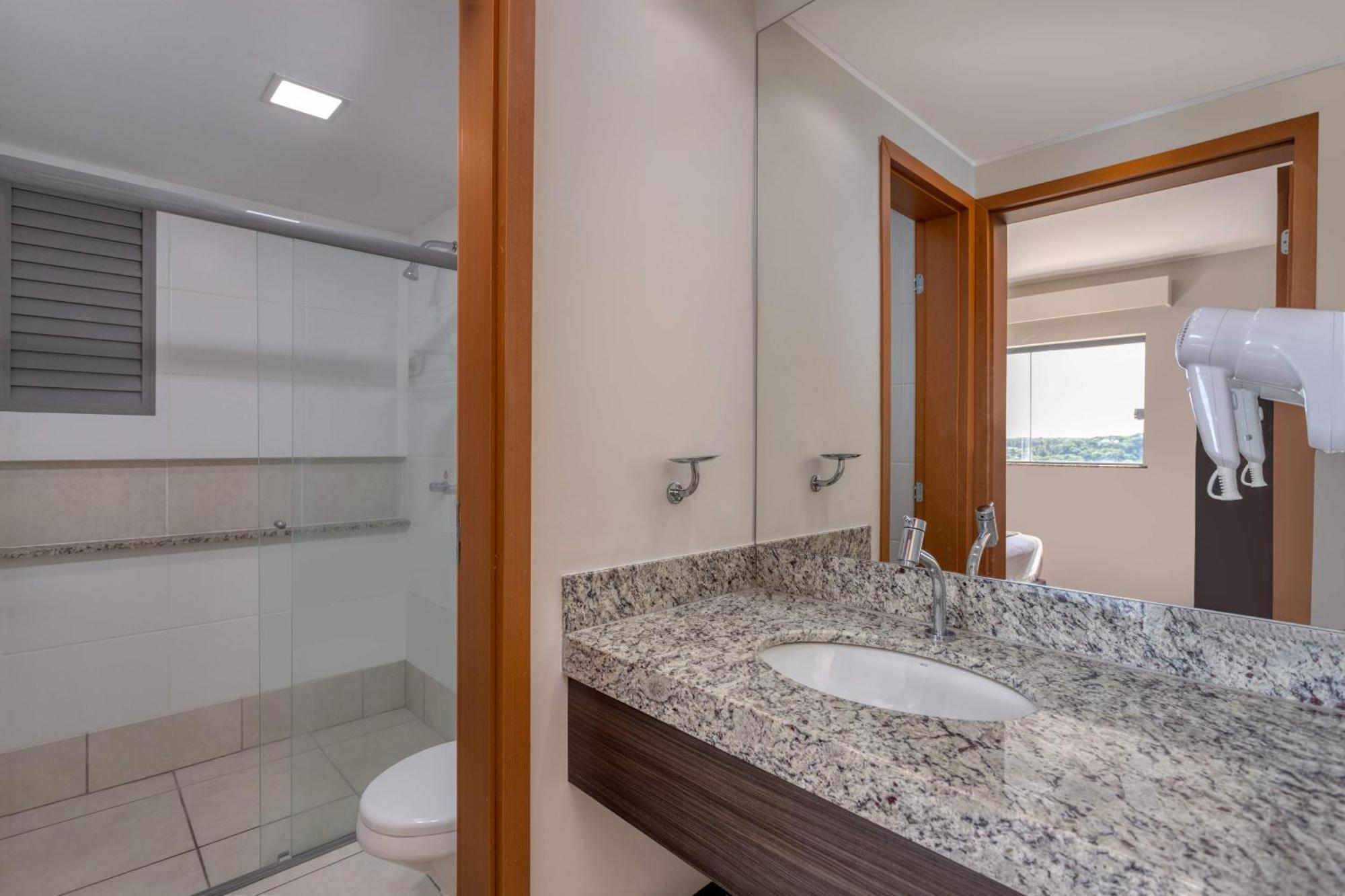 Quarto com 2 Camas de Solteiro