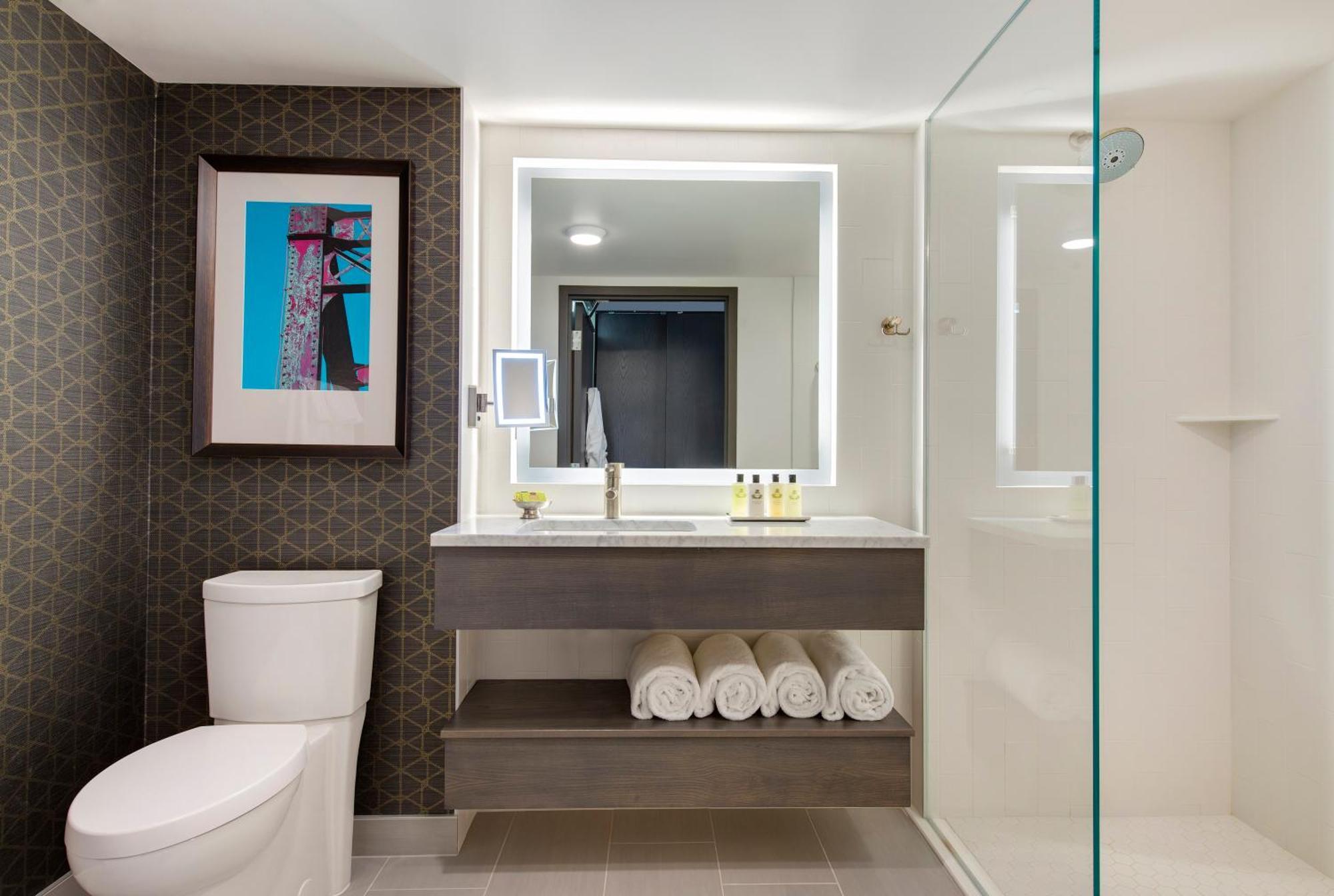 King Room Mobility Access or Roll Shower Non-Smoking