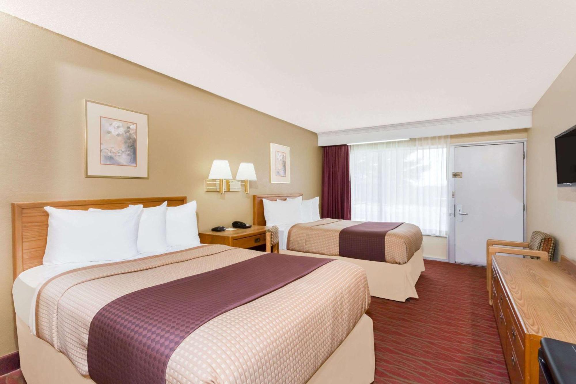 Double Room Two Double Beds Non-Smoking