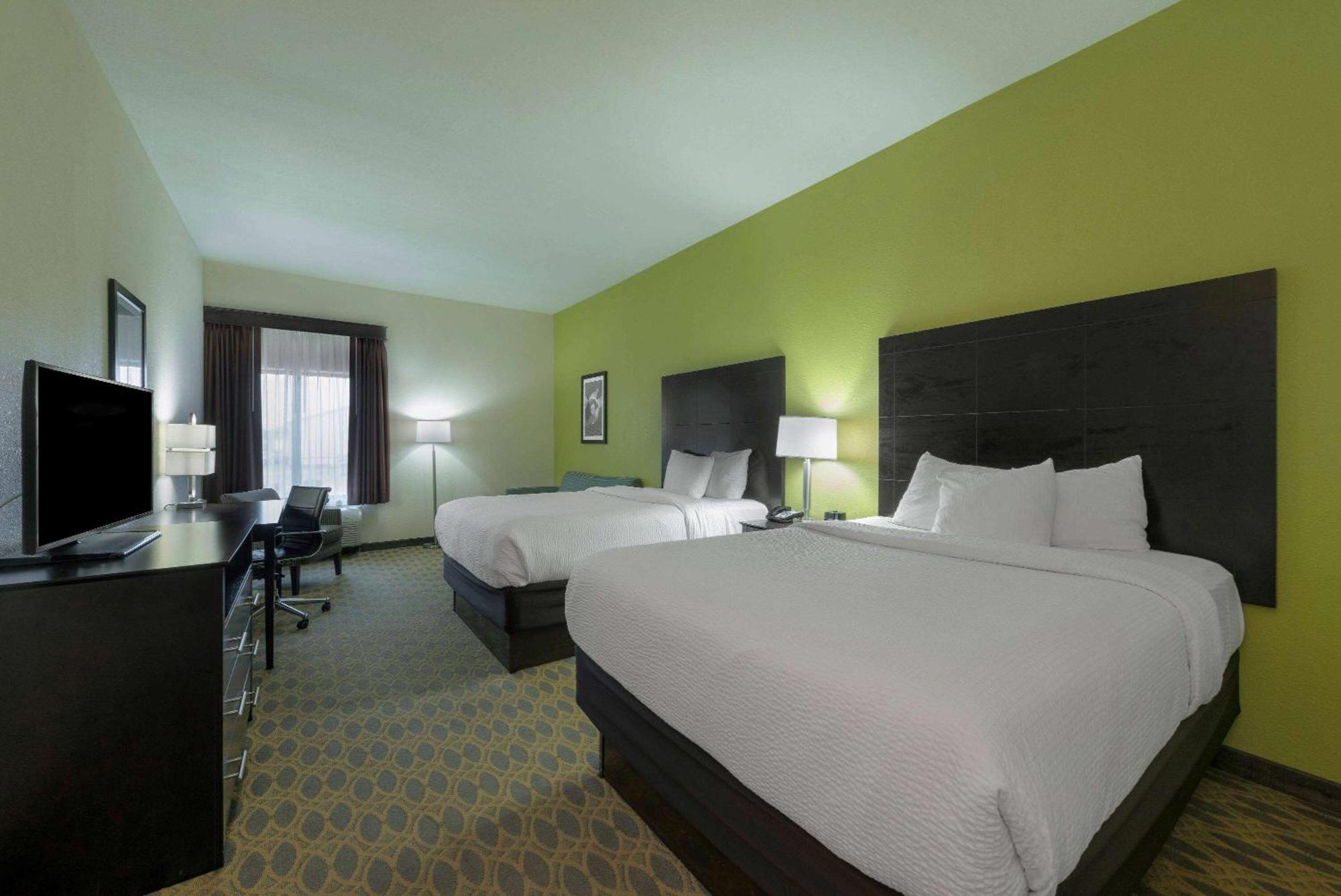 Deluxe Queen Room with Two Queen Beds- Non Smoking