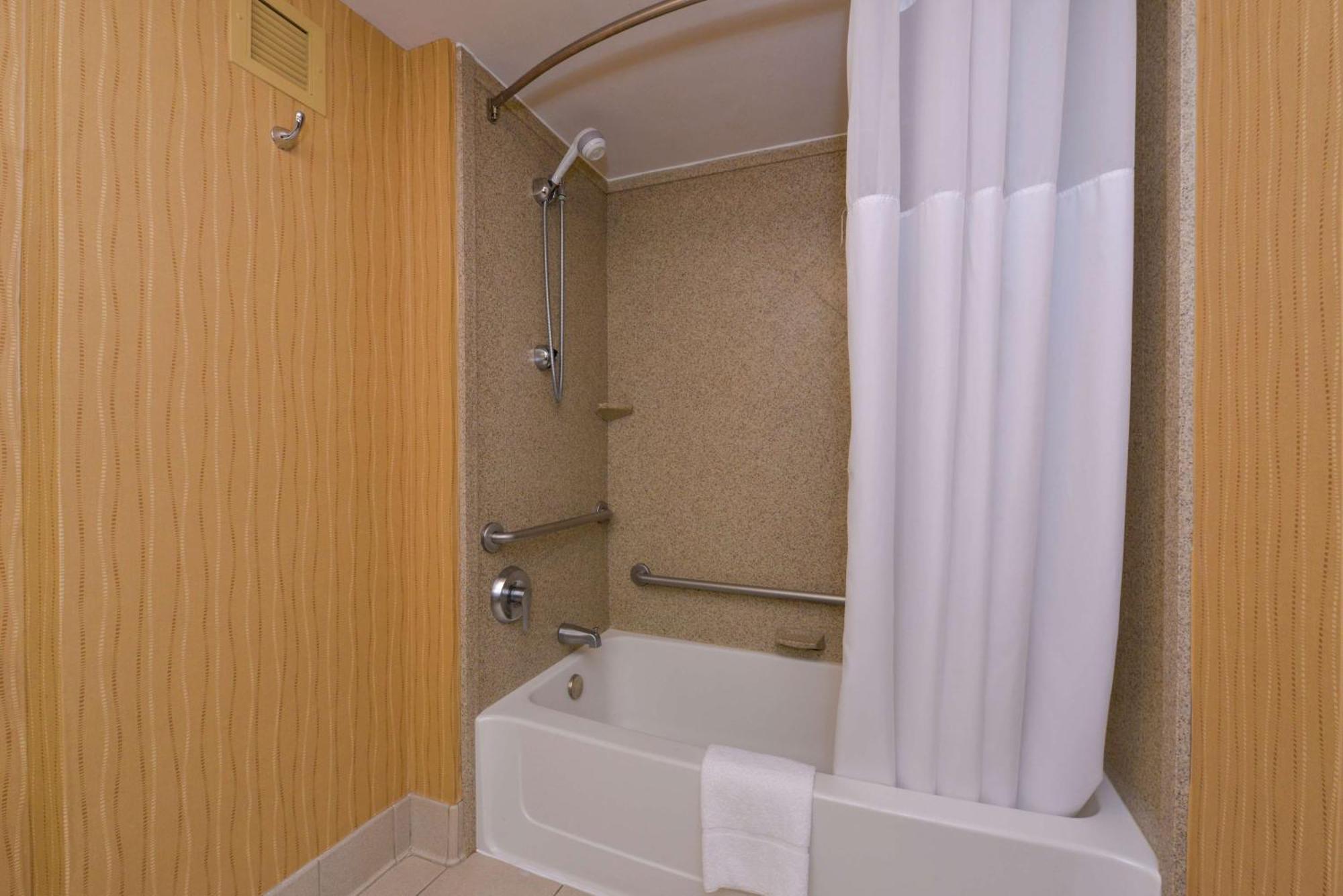 King Room Accessible Tub Mobility Hearing Access or Non-Smoking