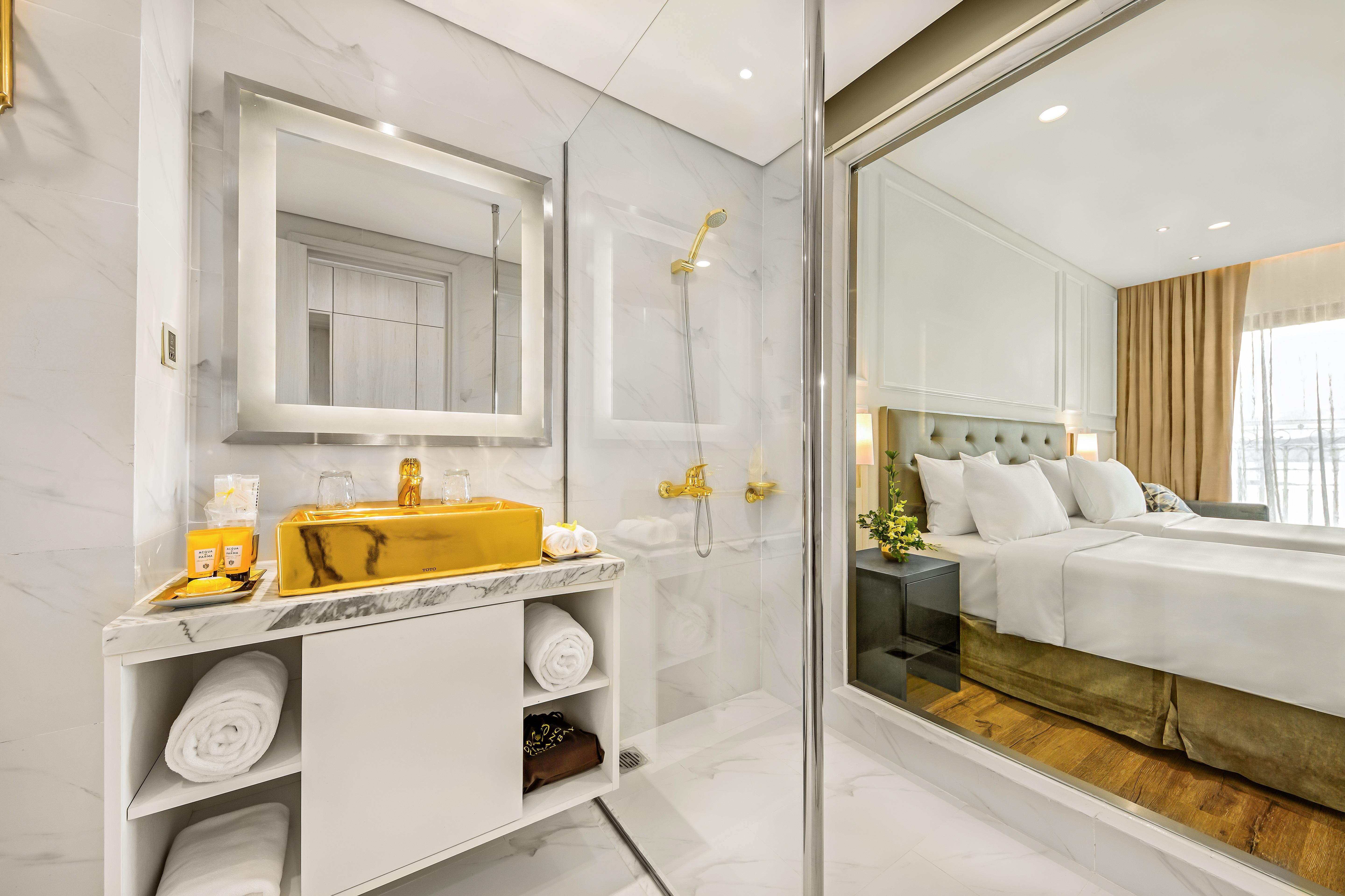Deluxe Twin Room Balcony Bay View Afternoon tea per
