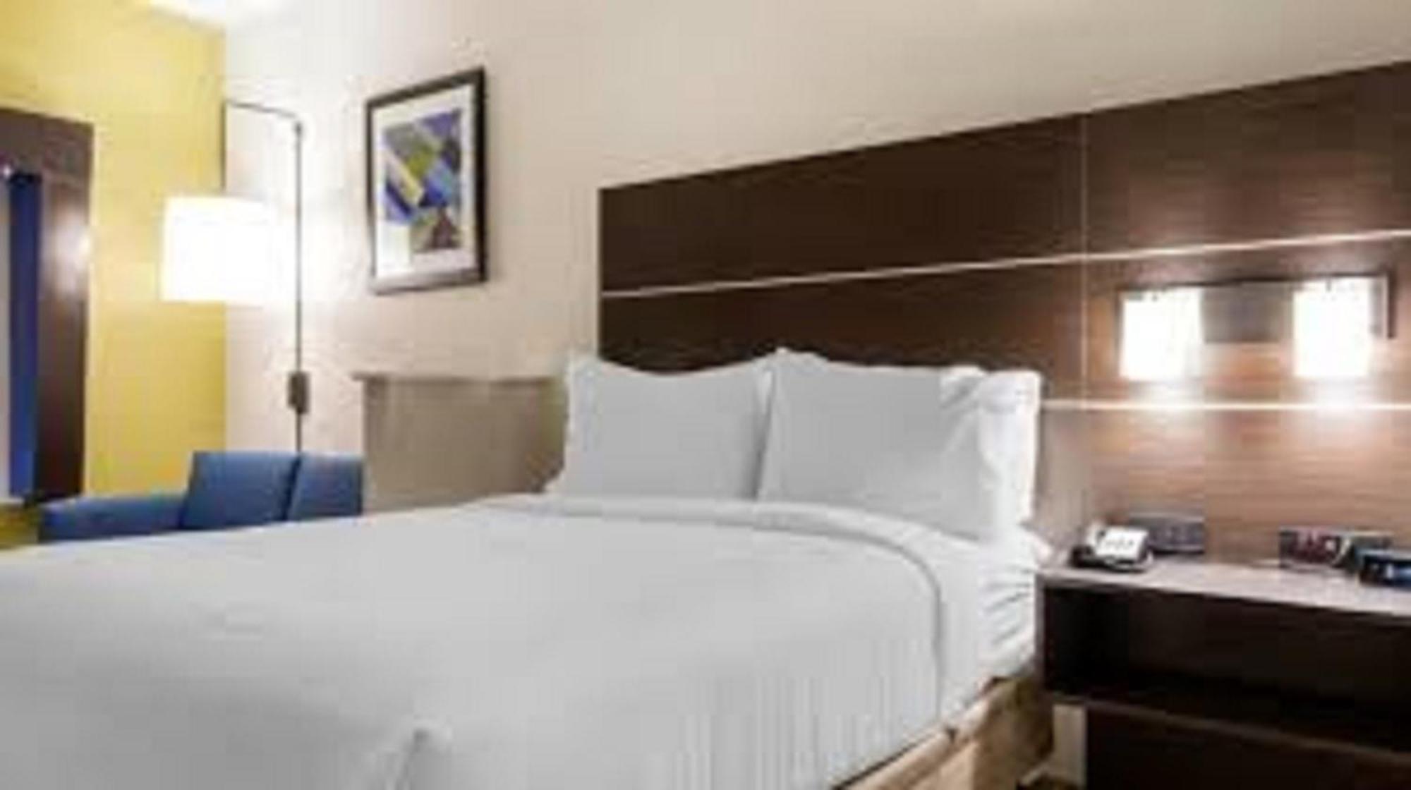 King Suite with Sofa Bed,1283746231:JPEG