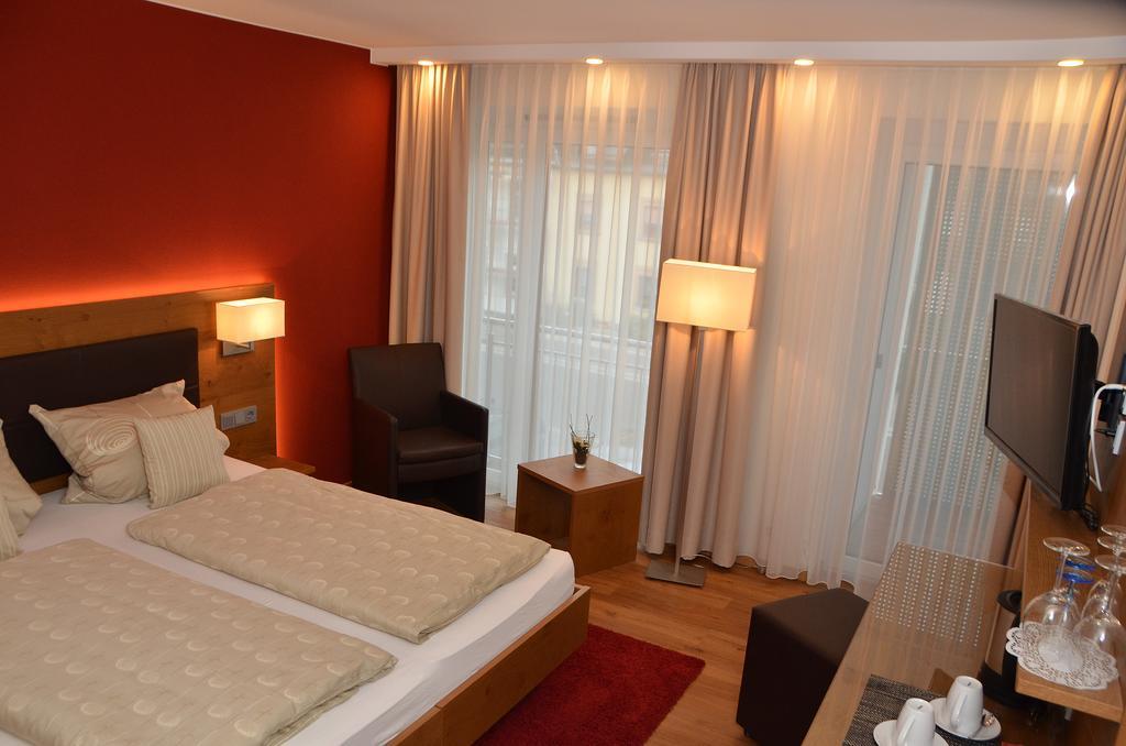 Dreibettzimmer mit Balkon