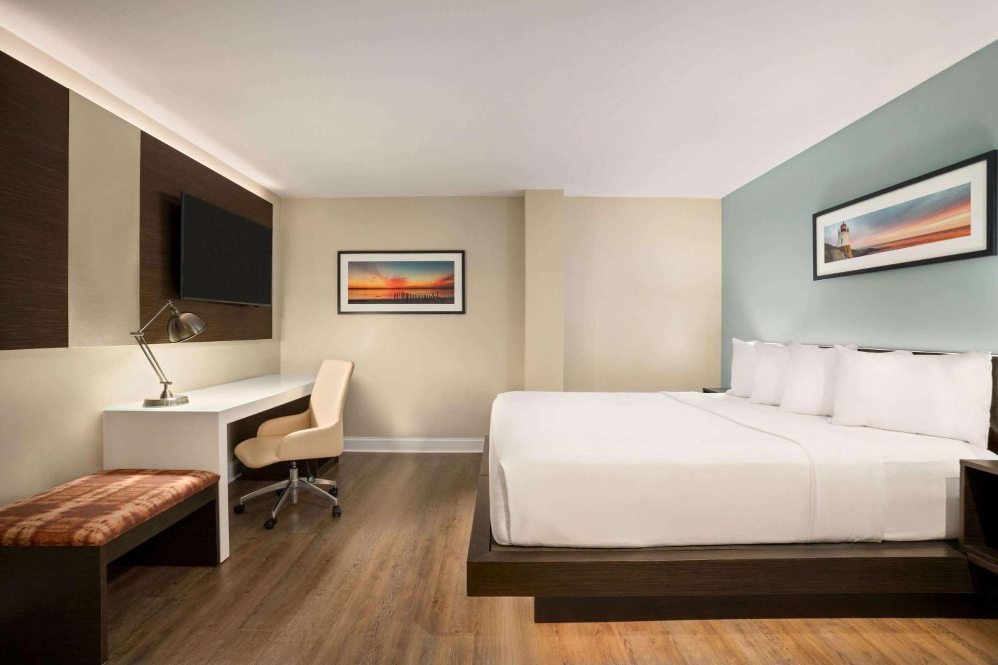 2 King Beds Executive Suite Non-Smoking