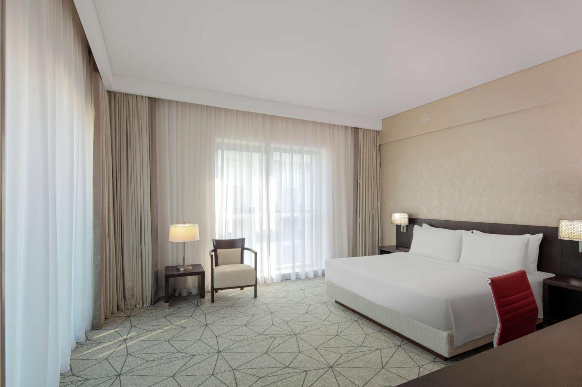 King Suite Sofa Bed & on F&B