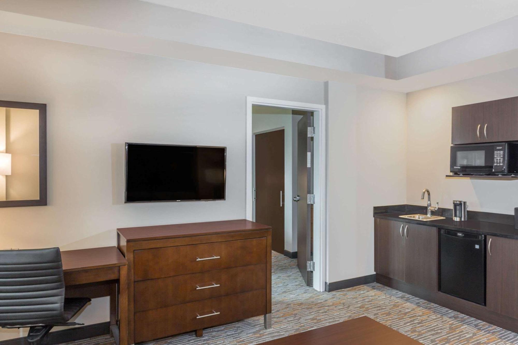 1 King Bed 1 Murphy Bed One-Bedroom Mobility Accessible Suite Non-Smoking