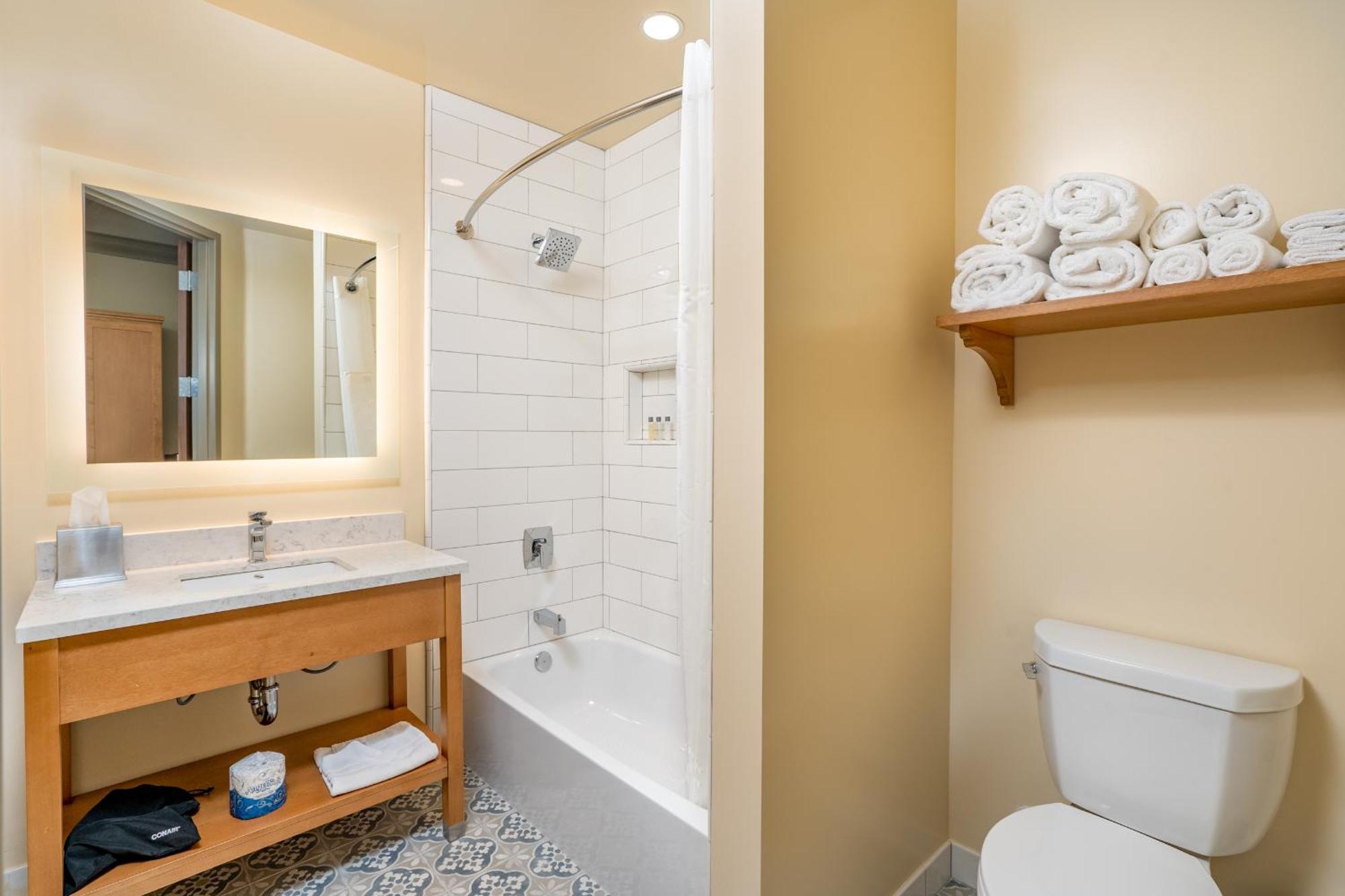 Queen Room Roll Shower Mobility Access