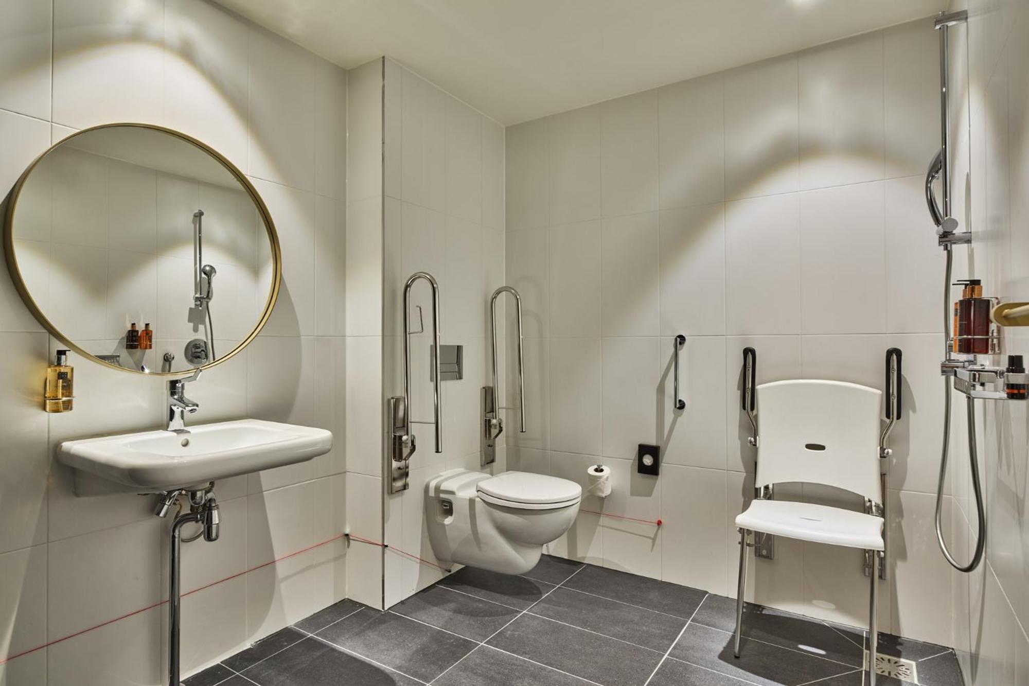 Studio Queen Suite Disability Access