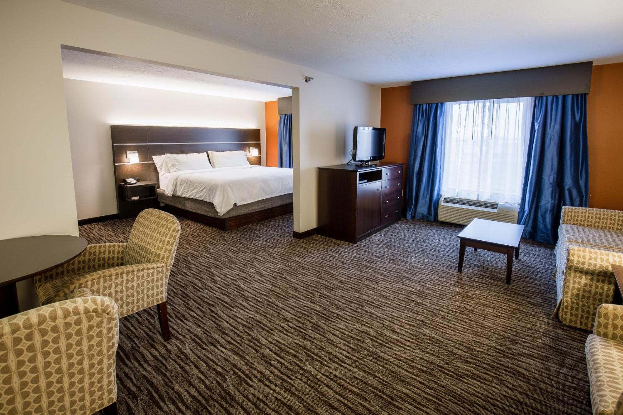 One-Bedroom King Suite with Living Area