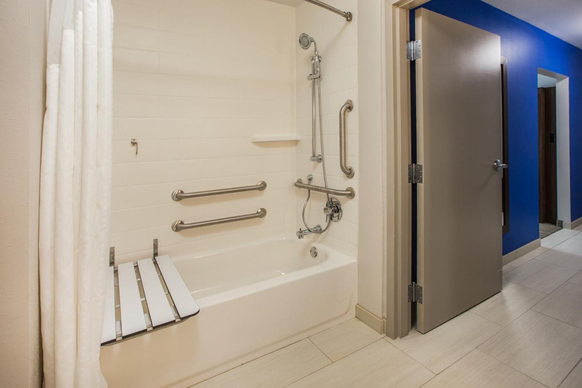 Standard King Room with Accessible Tub - Mobility Access