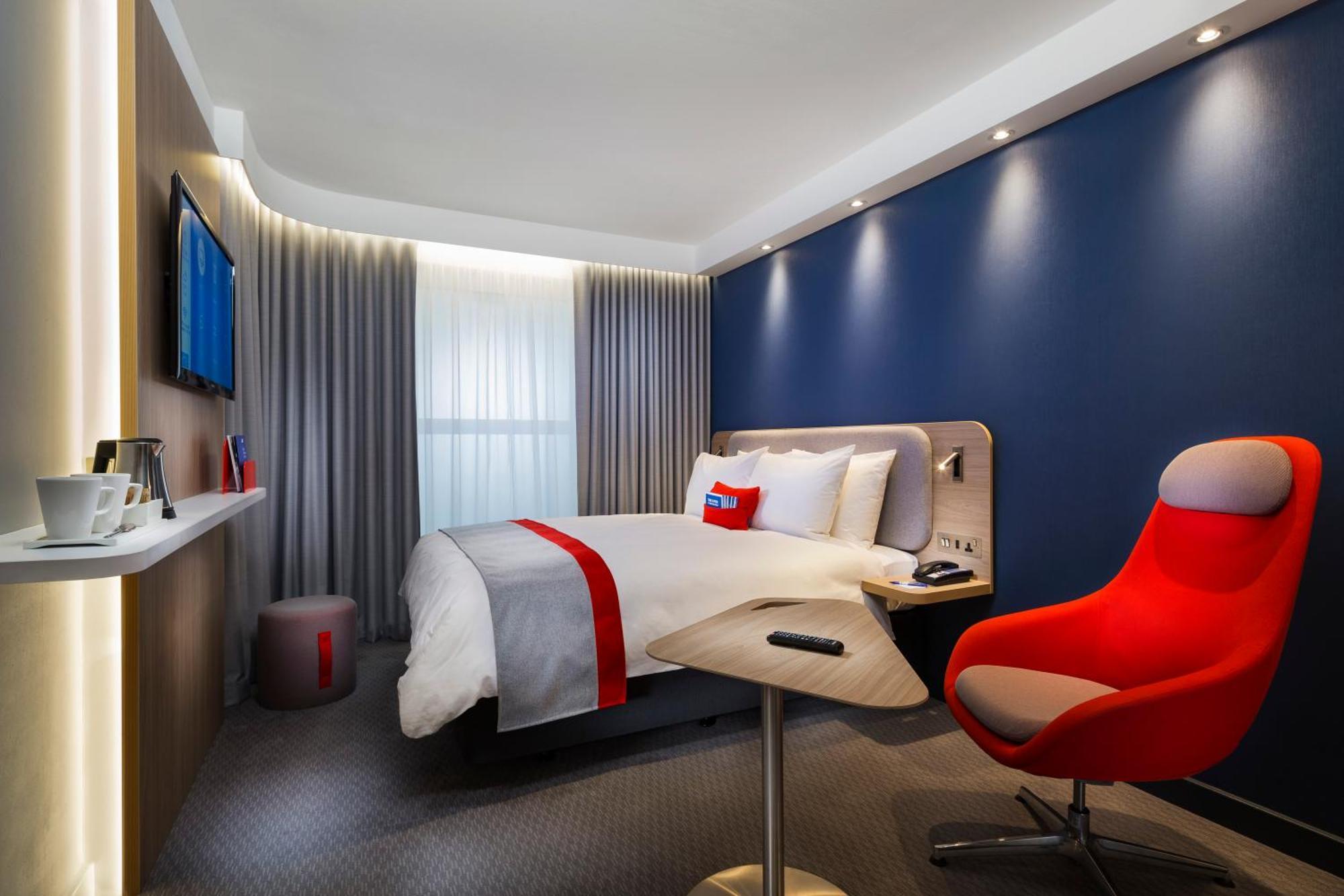Standard Queen Room