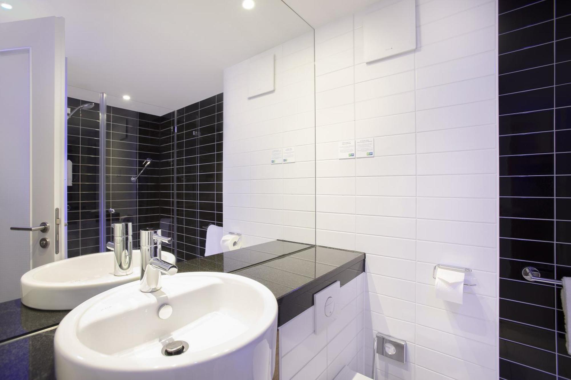 2 Single Standard 25sqm