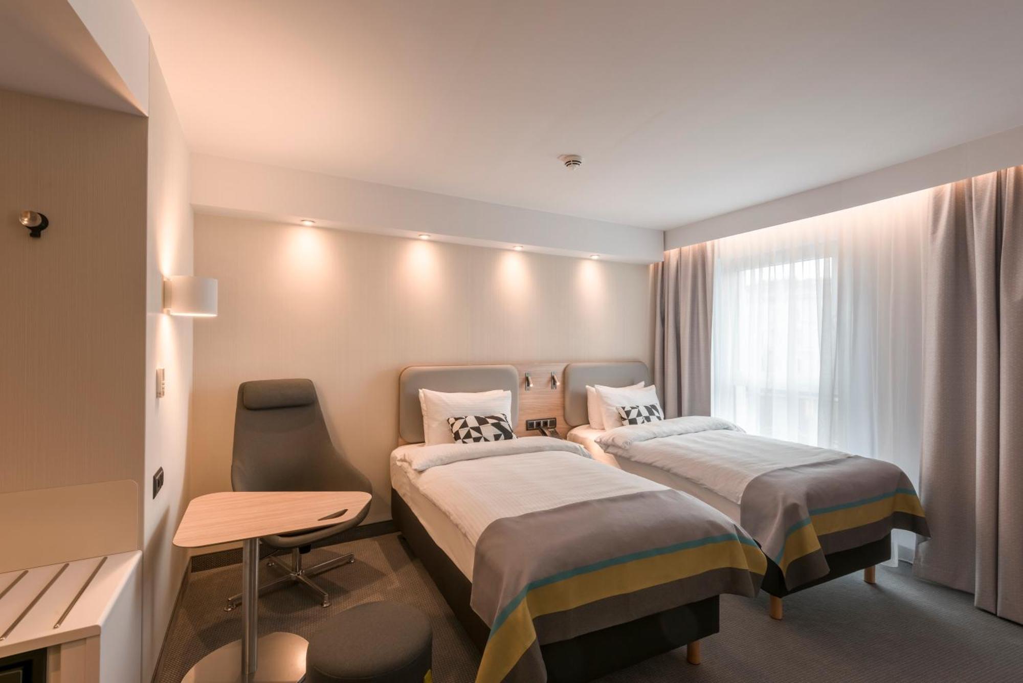 2 Single Standard 25sqm