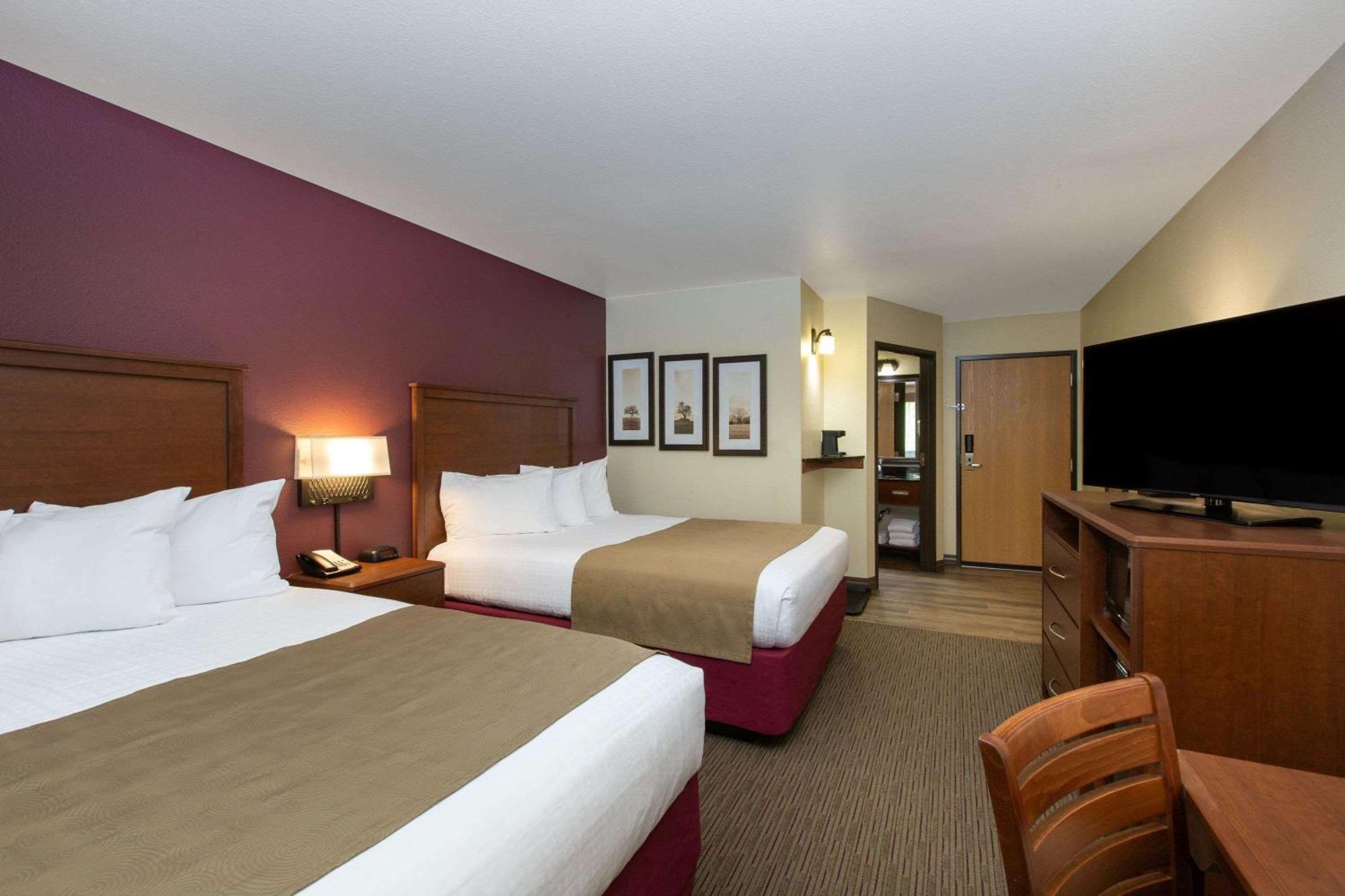 Queen Room Two Queen Beds Non-Smoking